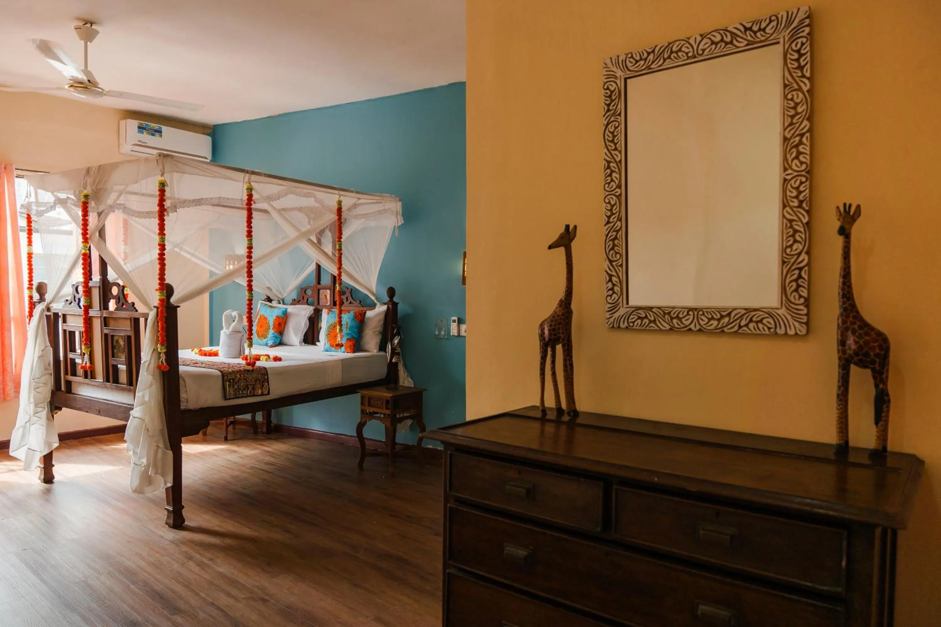 Photo of the whole room, Bed in Emerald Palm Boutique Hotel