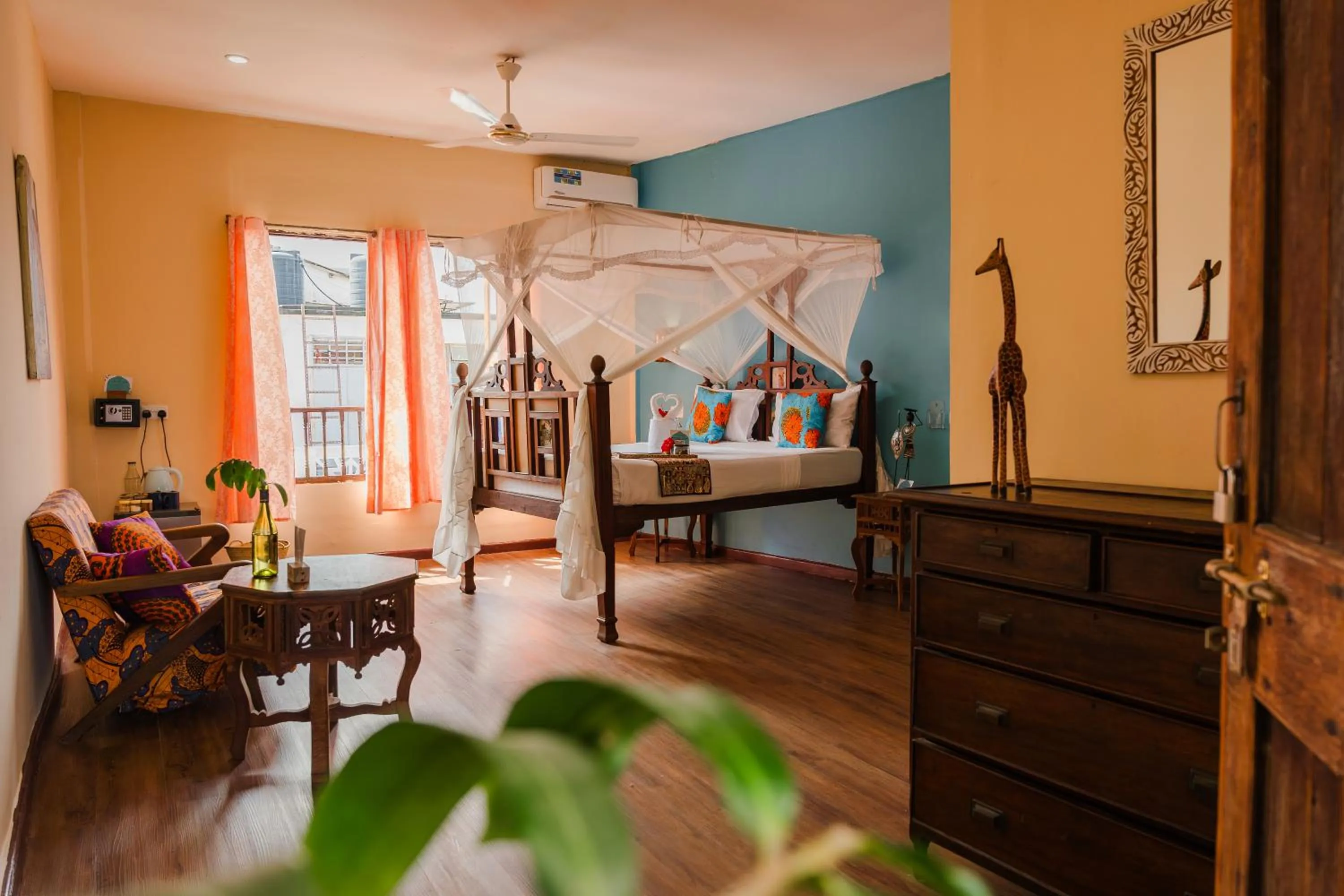 Photo of the whole room, Bed in Emerald Palm Boutique Hotel