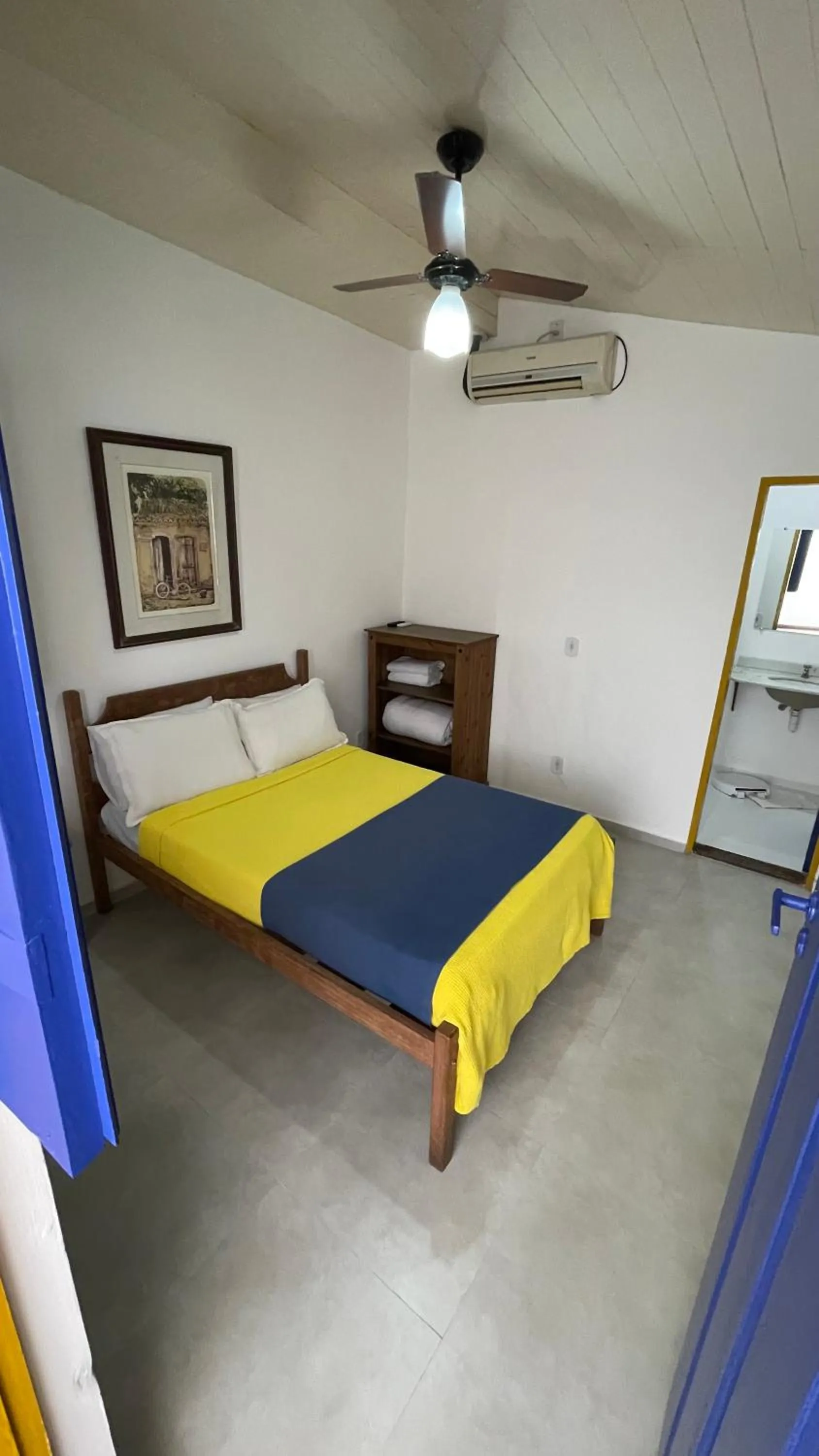 Photo of the whole room, Bed in Café e Prosa Centro Histórico