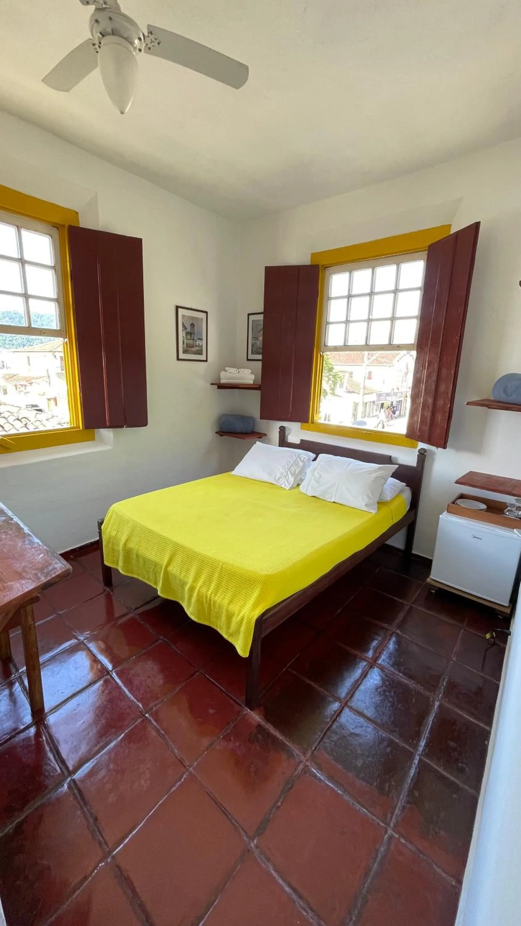 Photo of the whole room, Bed in Café e Prosa Centro Histórico