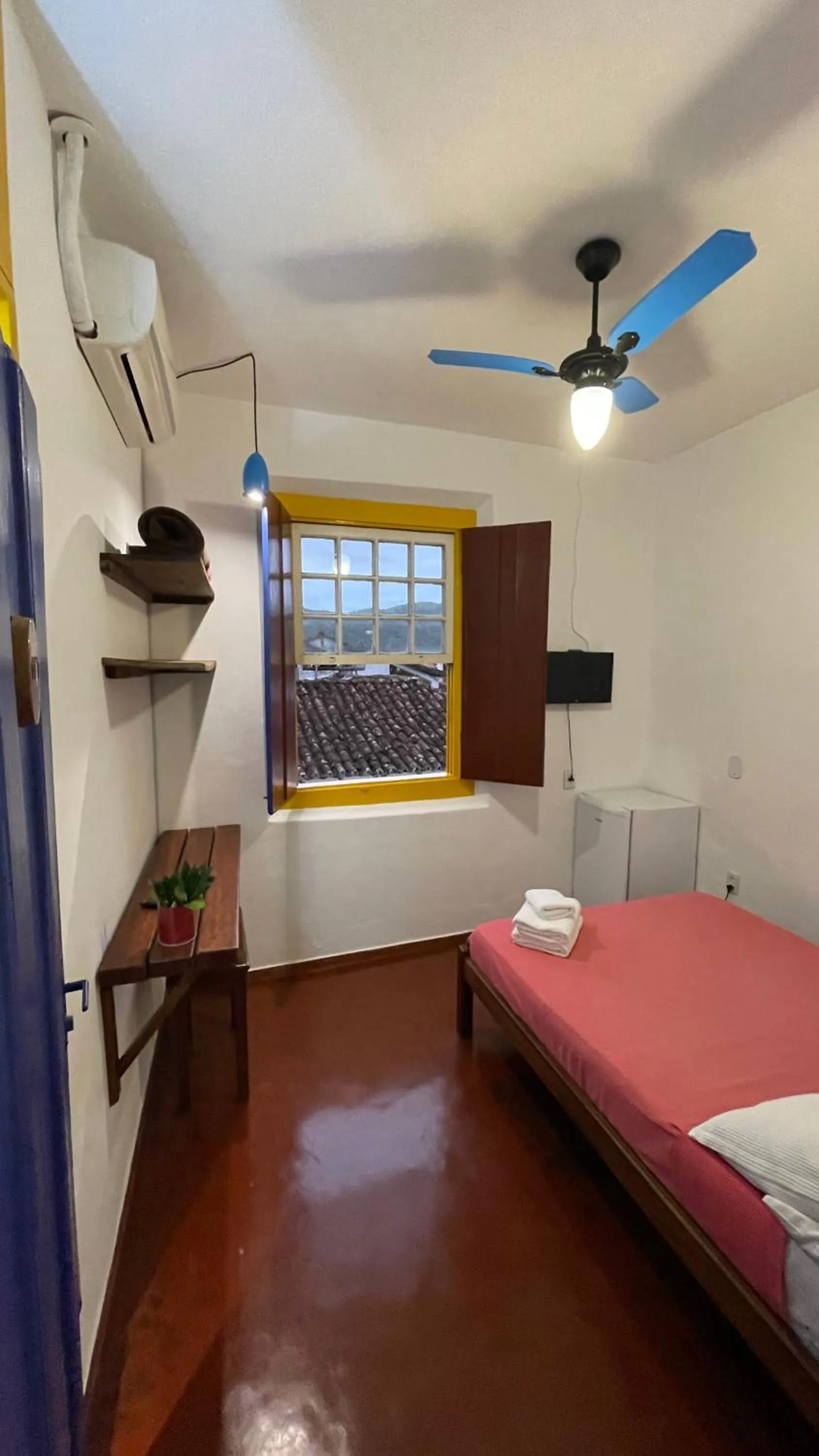 Photo of the whole room, Bed in Café e Prosa Centro Histórico