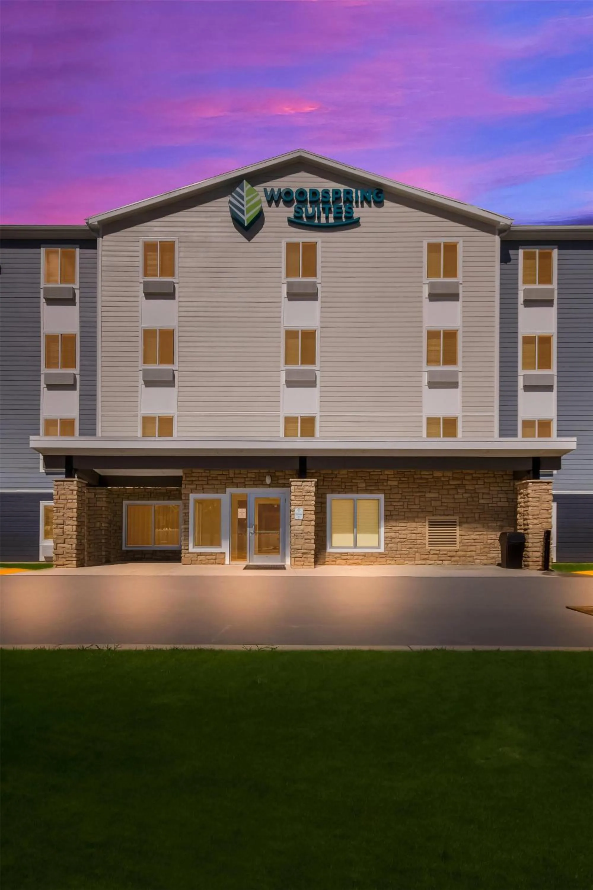 Property building in WoodSpring Suites Panama City Beach