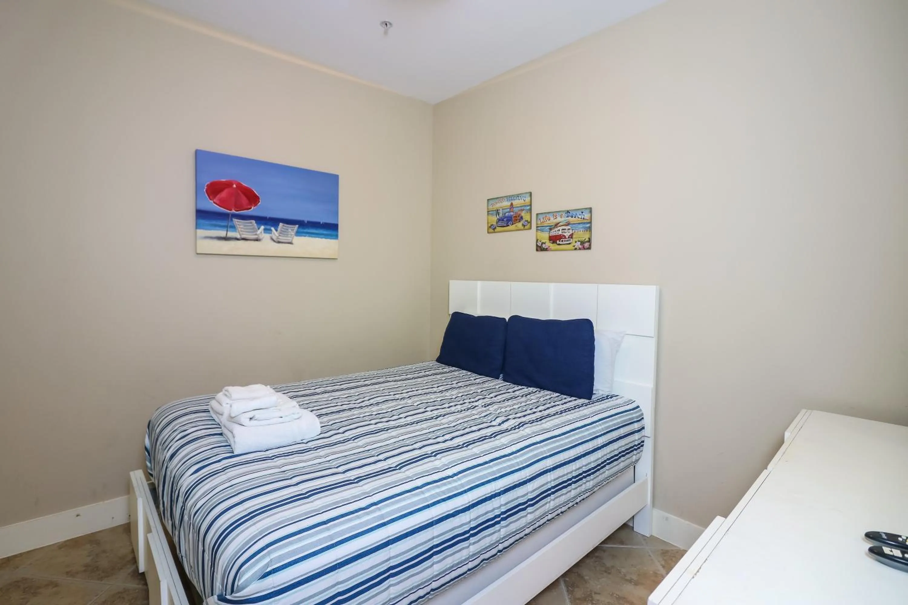 Bed in Beachfront Laid Back and Luxurious Diamond Beach Condo - Amazing Pools Amenities