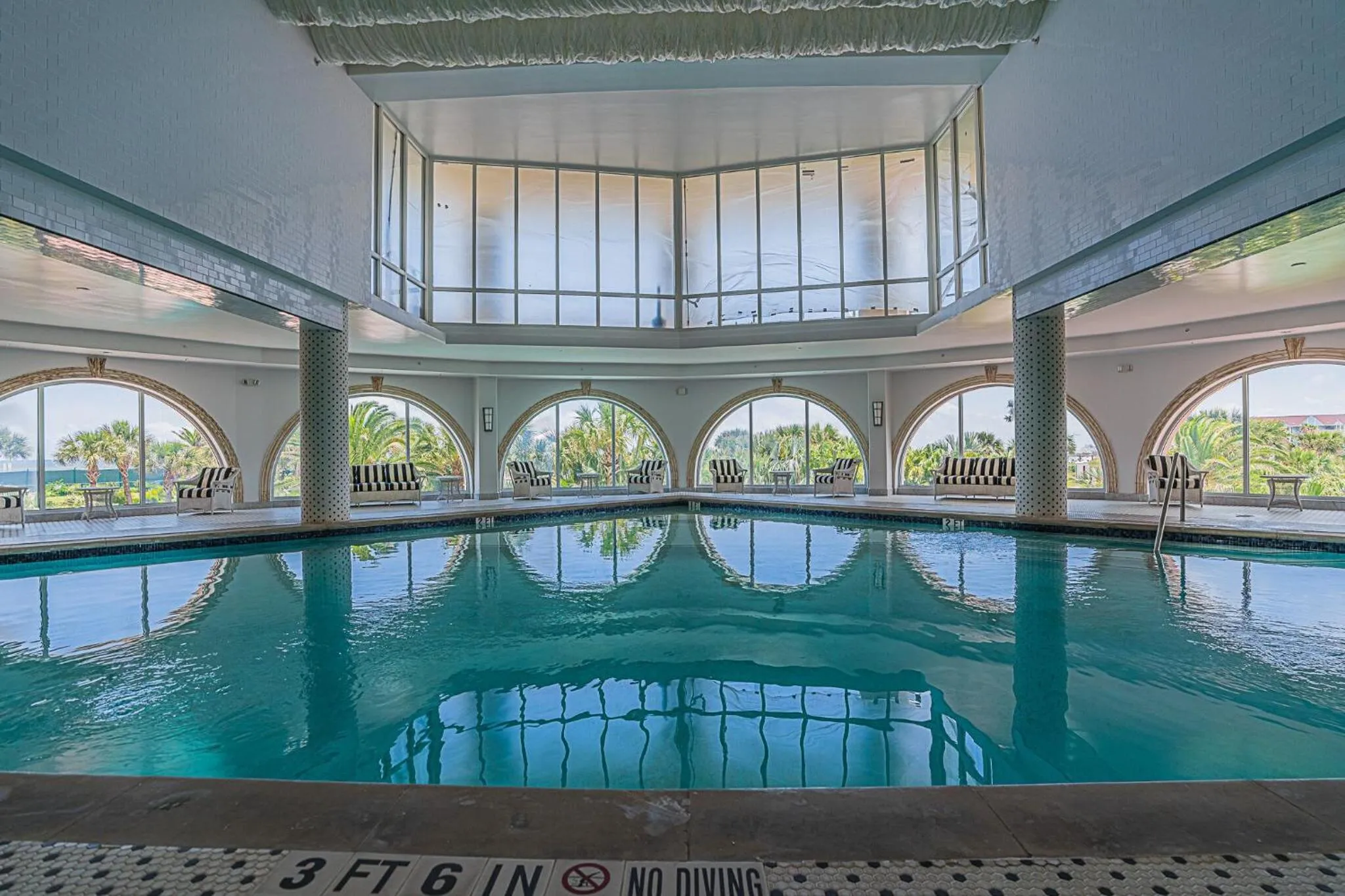 Beachfront Laid Back and Luxurious Diamond Beach Condo - Amazing Pools Amenities