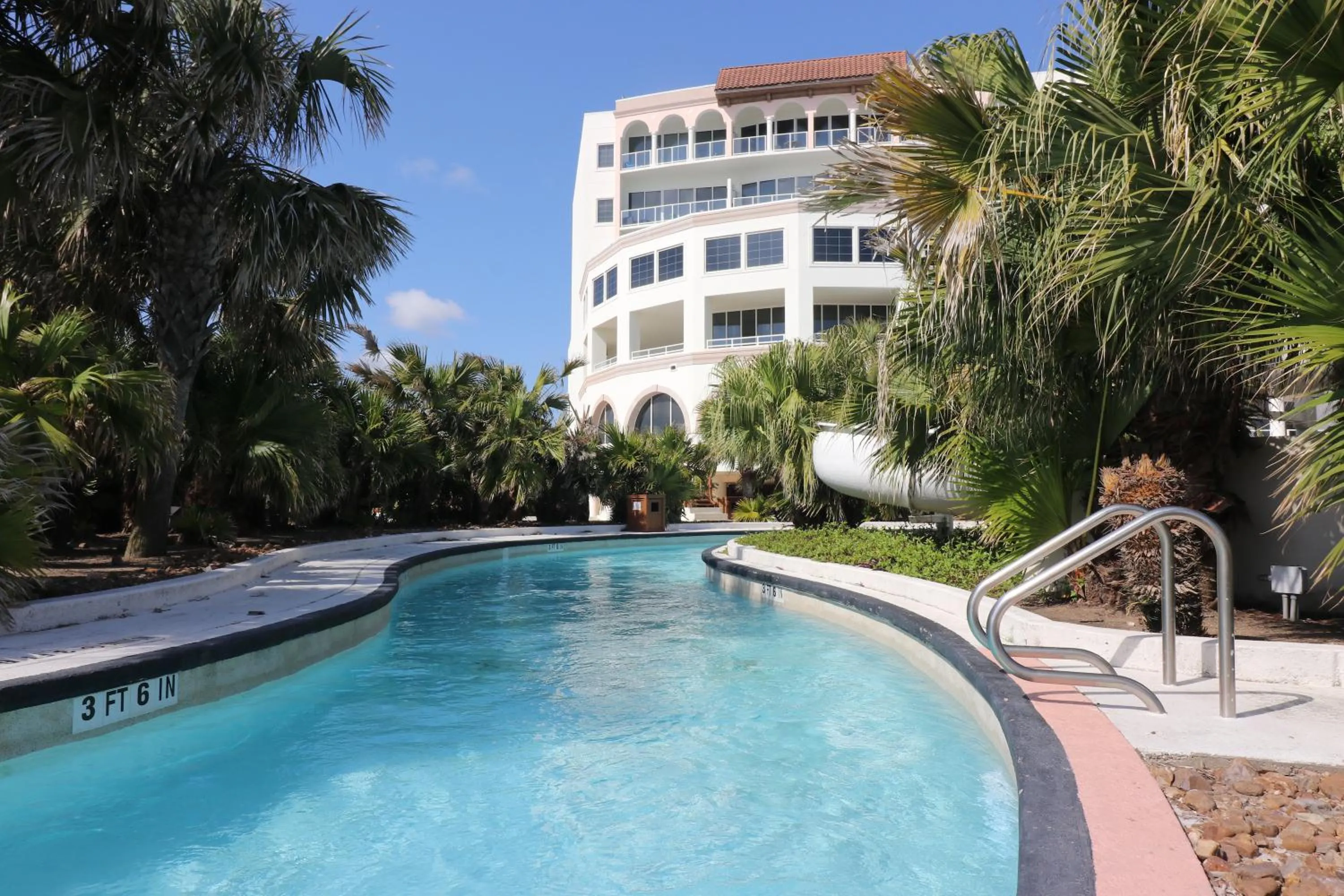 Beachfront Laid Back and Luxurious Diamond Beach Condo - Amazing Pools Amenities