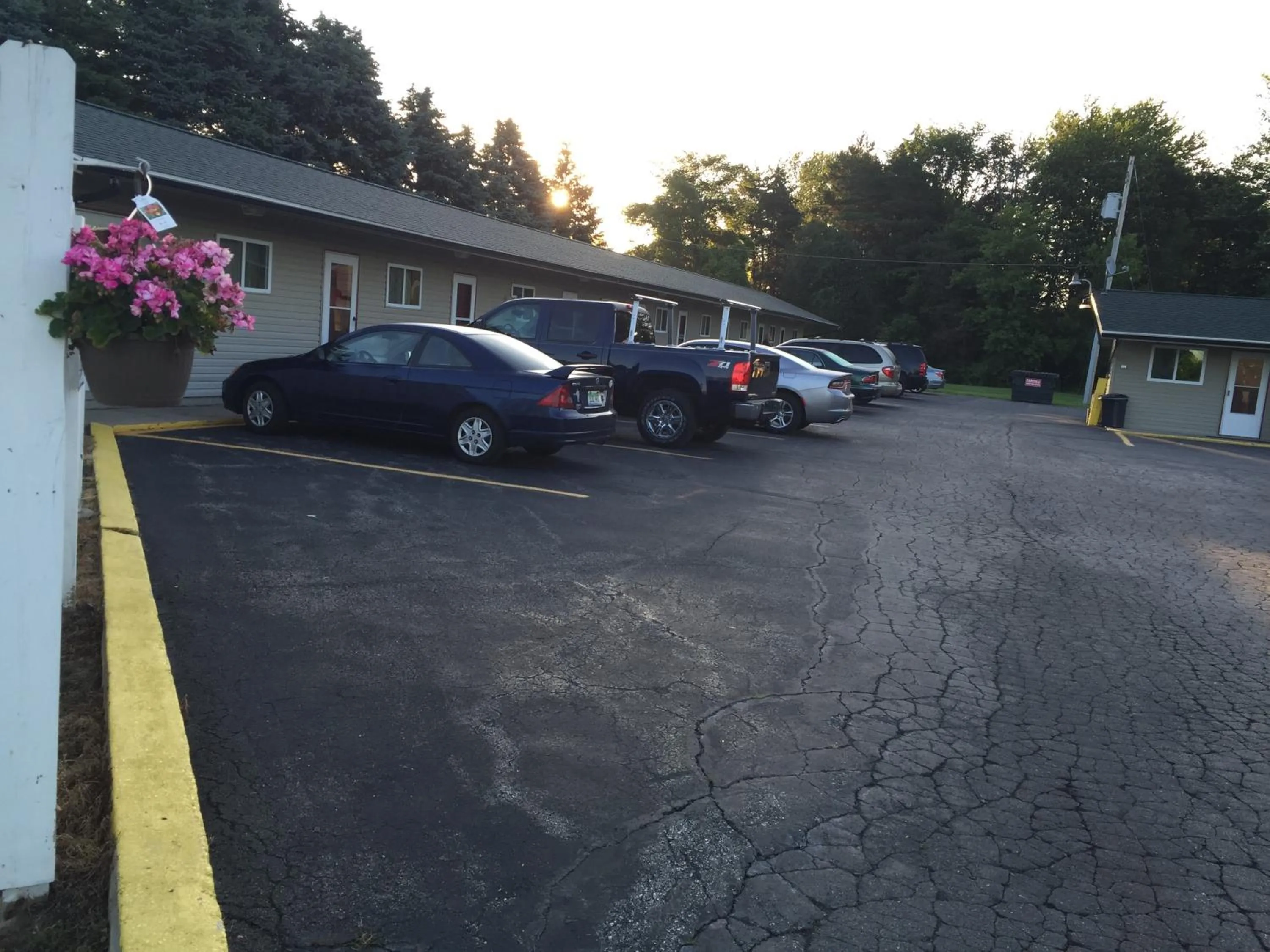 Summer in Relax Inn - Saginaw