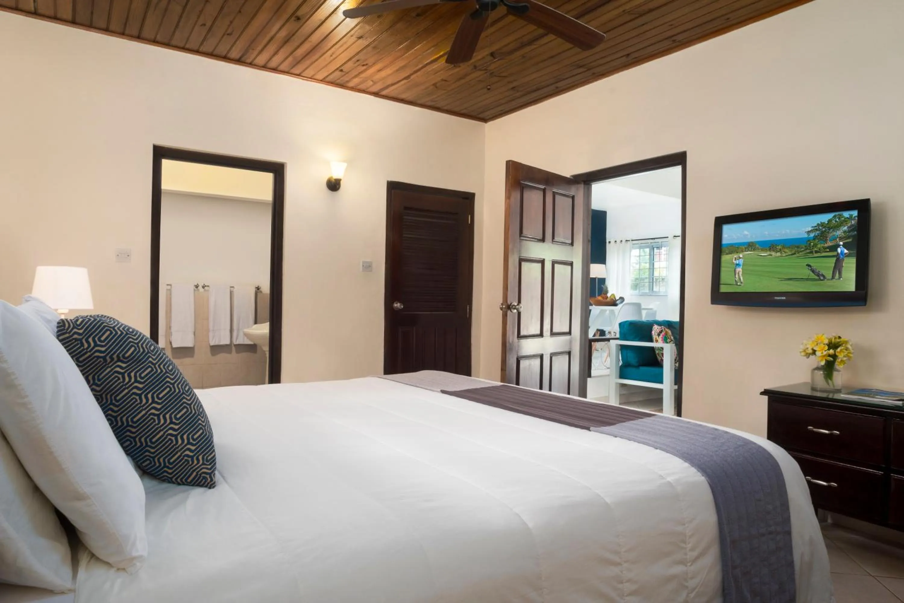 Bedroom, Bed in White Sands Negril