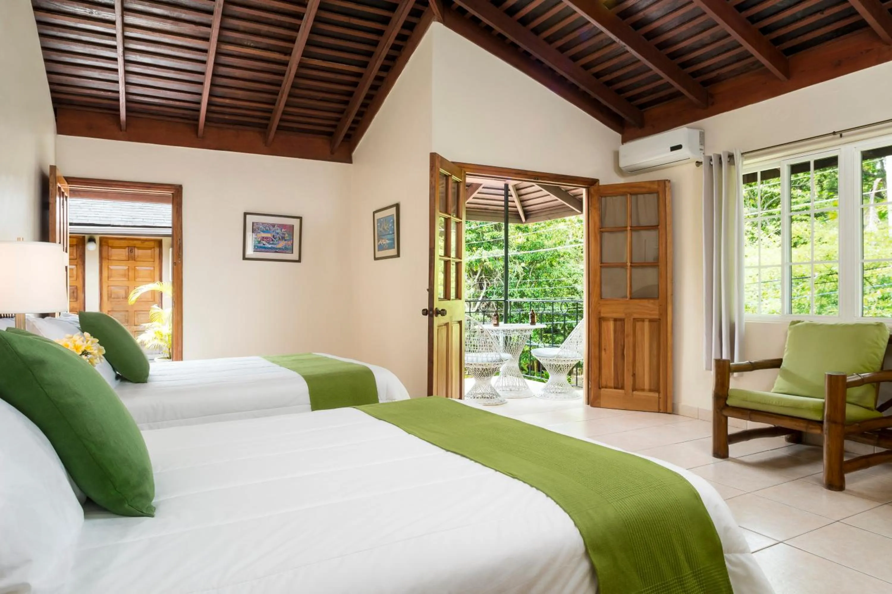 Bedroom, Bed in White Sands Negril