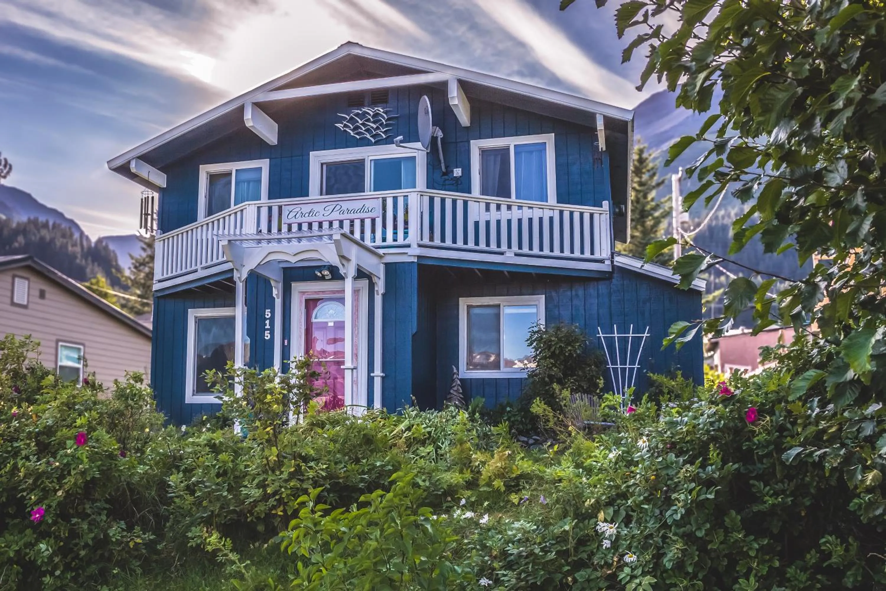 Facade/entrance in Arctic Paradise B&B