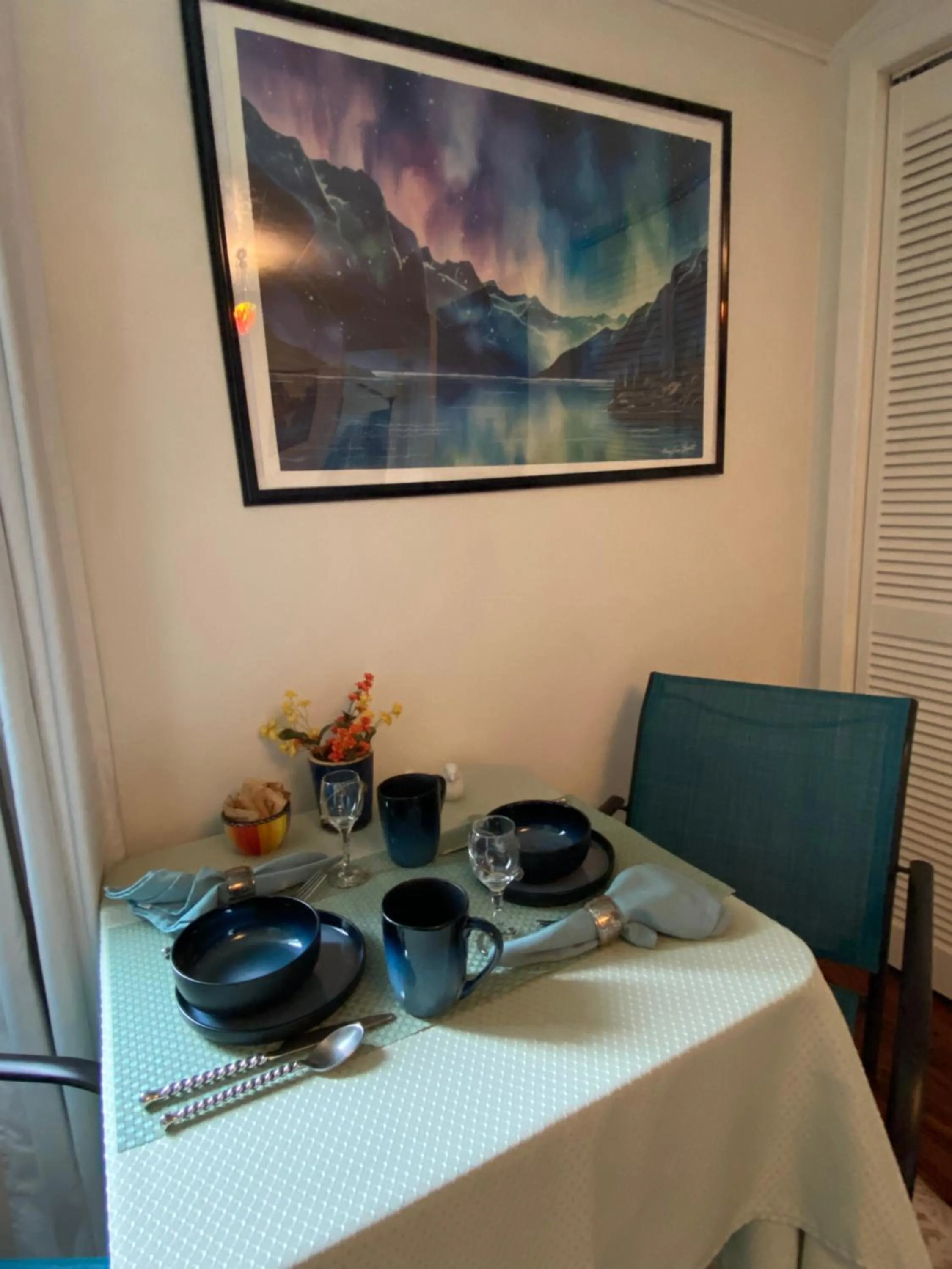 Dining area in Arctic Paradise B&B