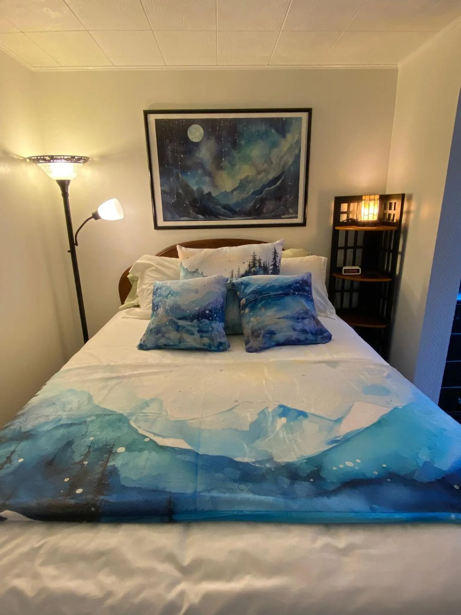Bed in Arctic Paradise B&B
