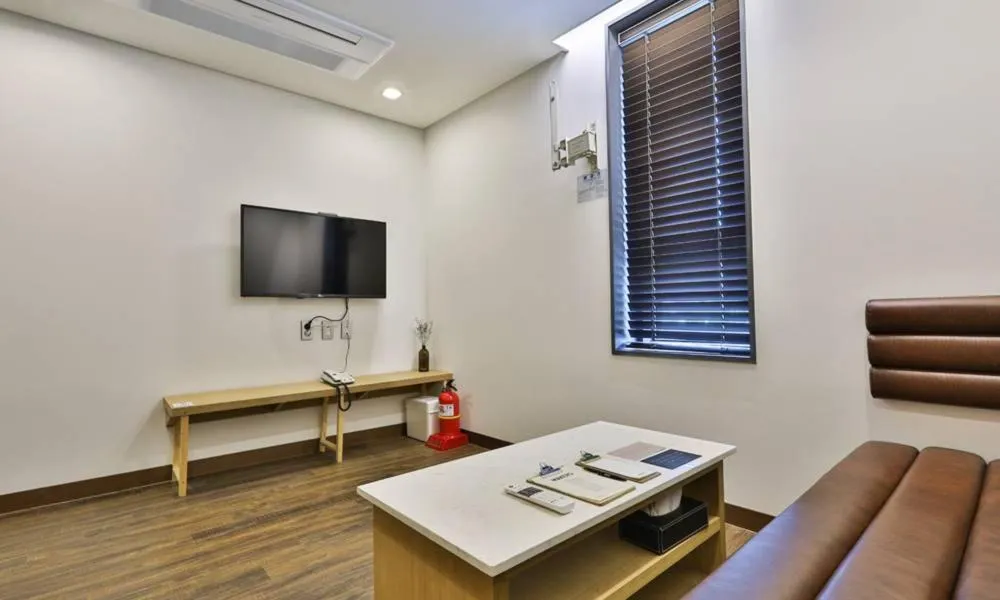 Jongro Makers X pretty Hotel