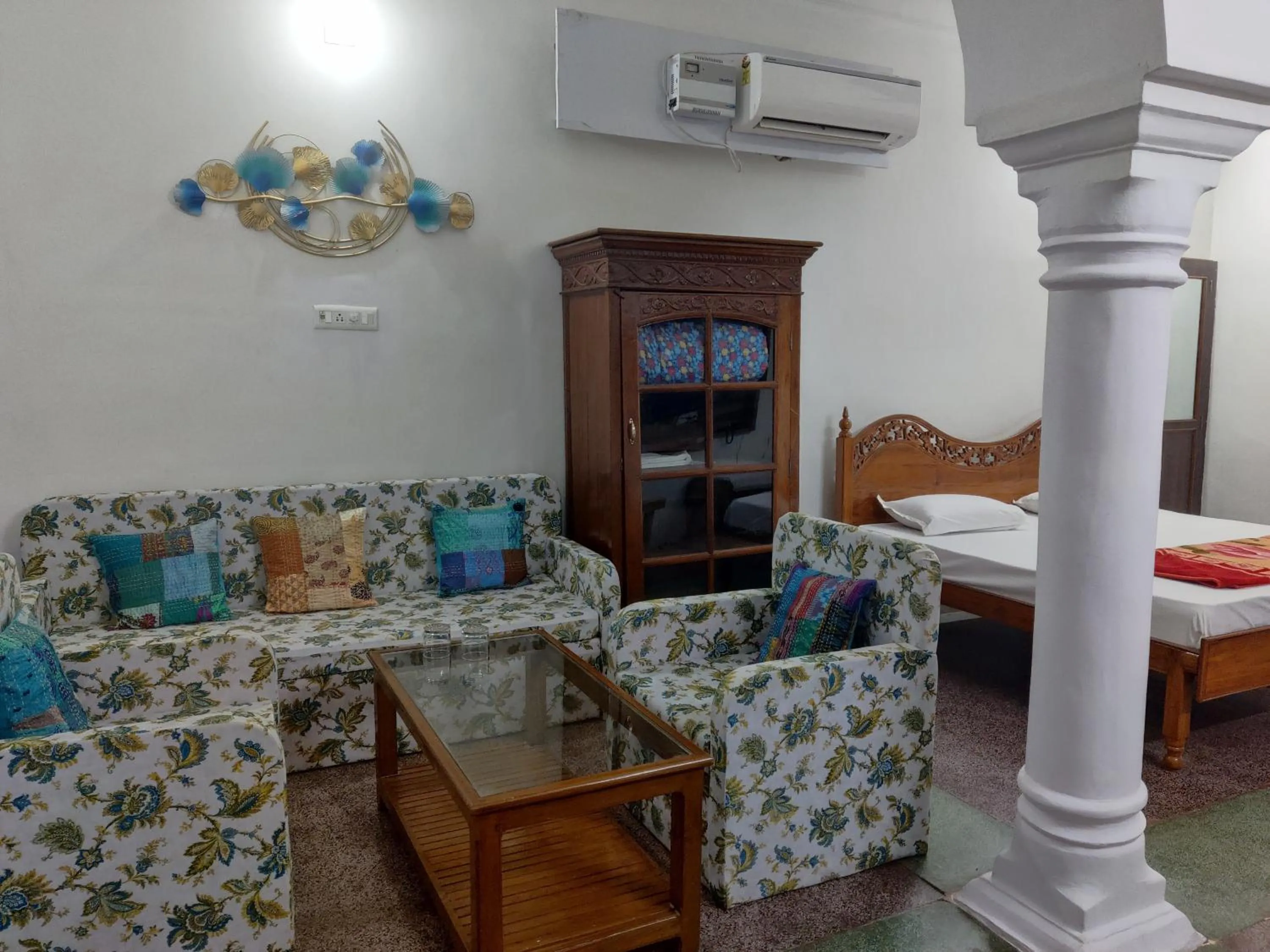 Bed in Hotel Swagatam