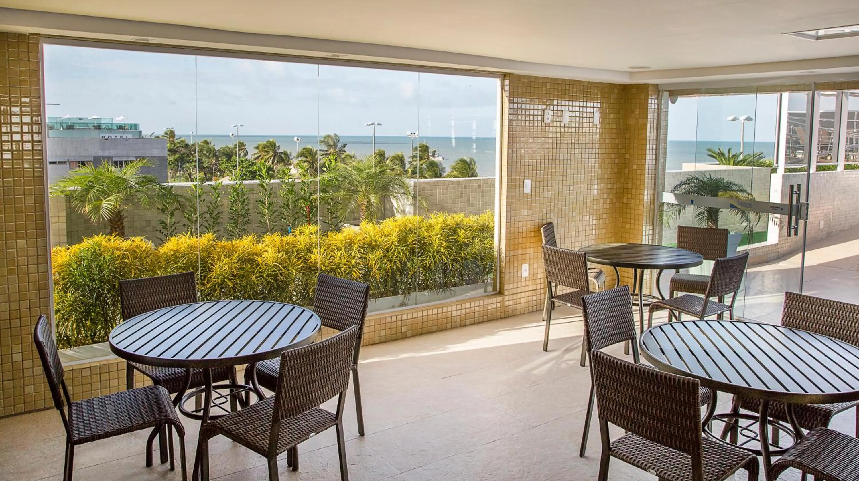 Restaurant/places to eat in Laguna Praia Hotel