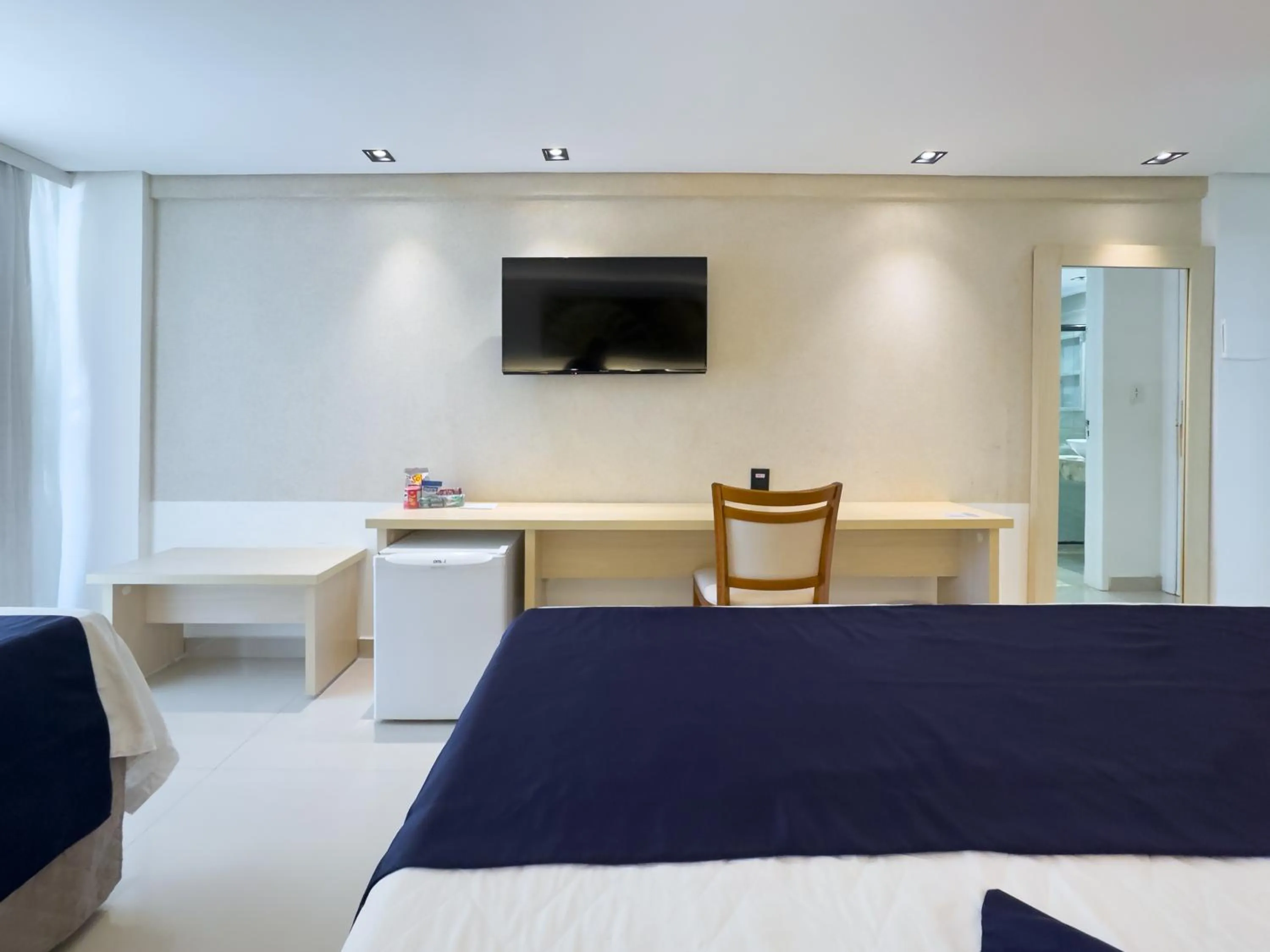 Communal lounge/ TV room, Bed in Laguna Praia Hotel