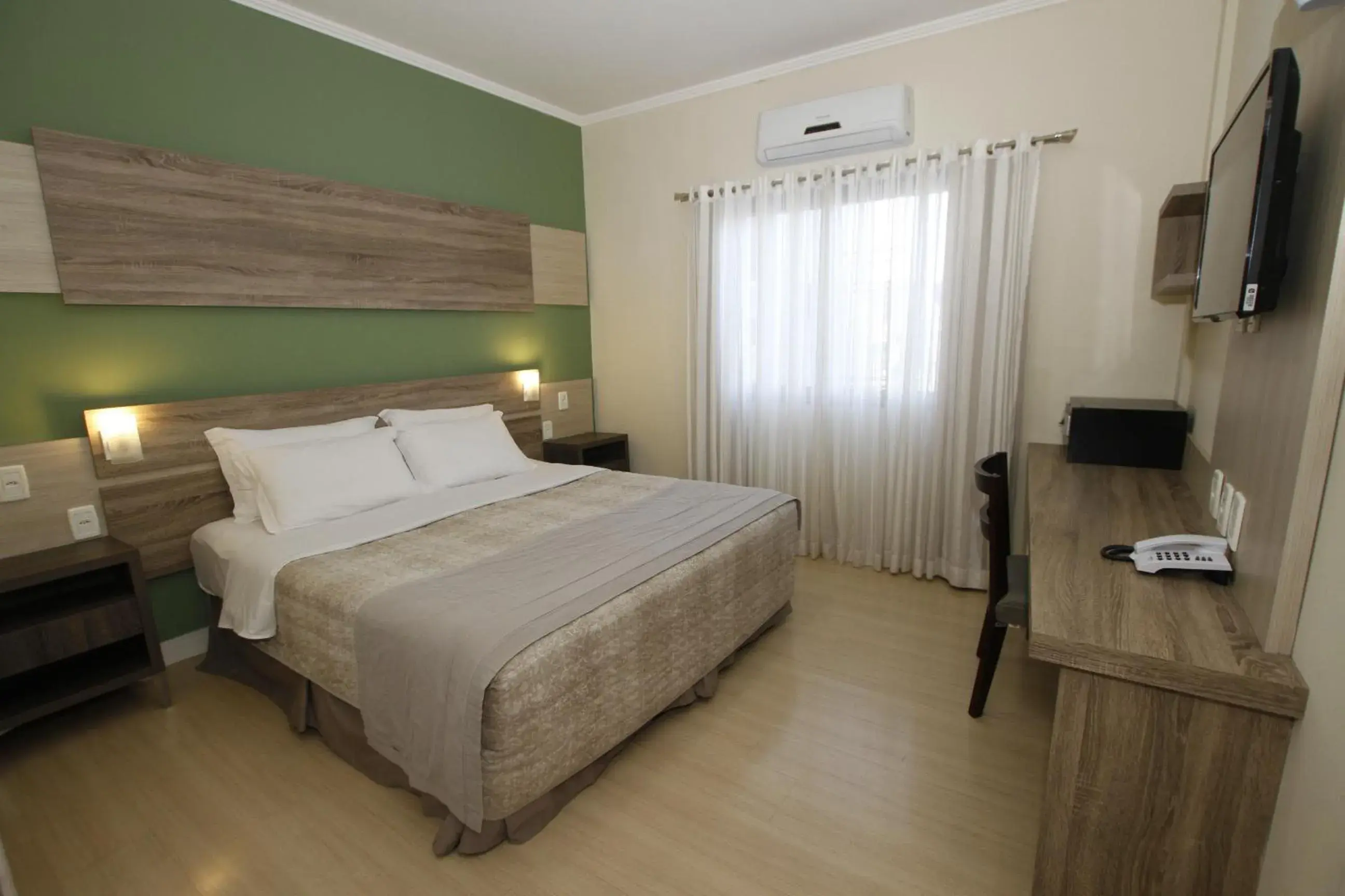 Inner courtyard view, Bed in Sky Ville Hotel Gramado Inner courtyard view, Bed in Sky Ville Hotel Gramado