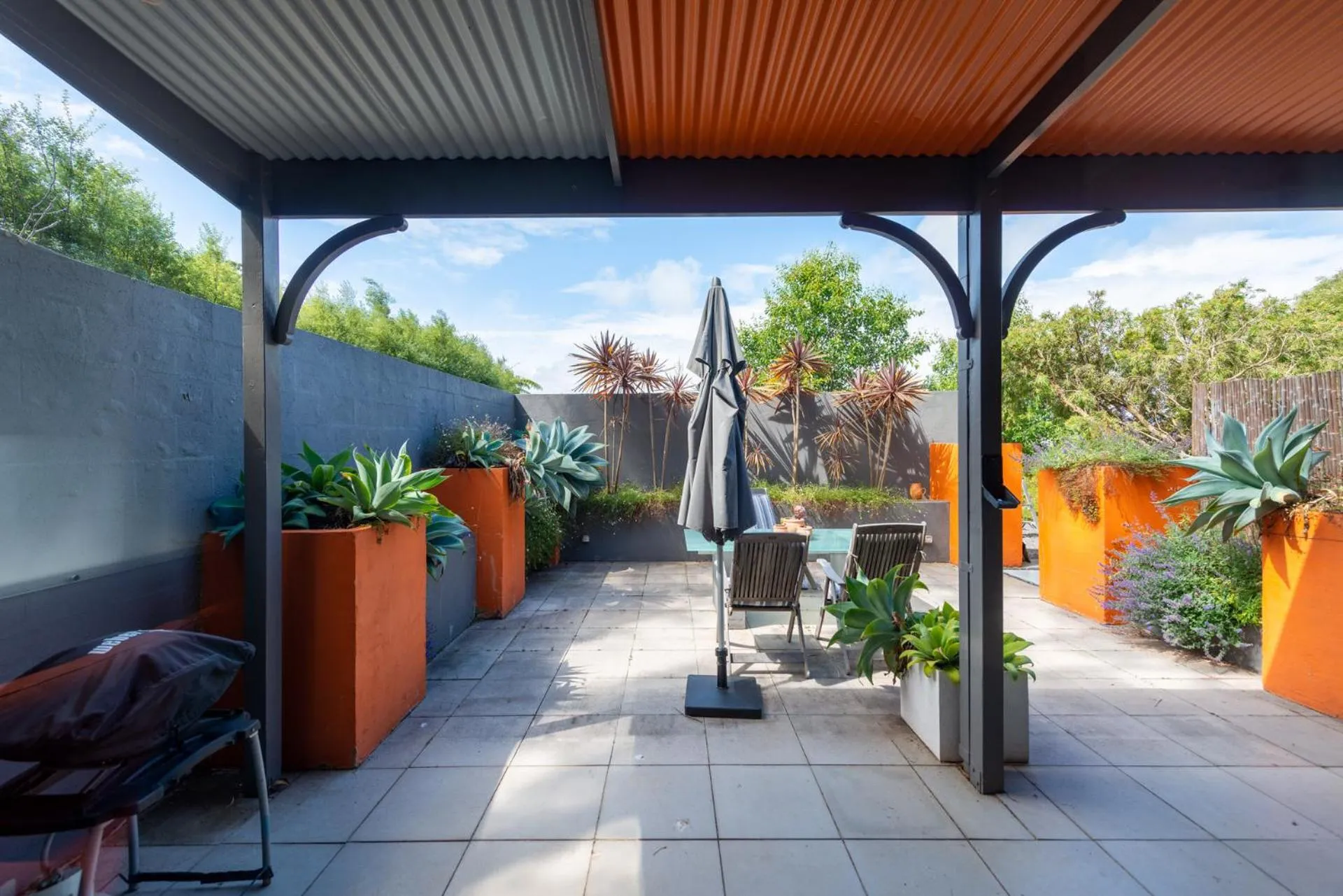 Patio in Rhyll Haven Luxury Getaway Apartments