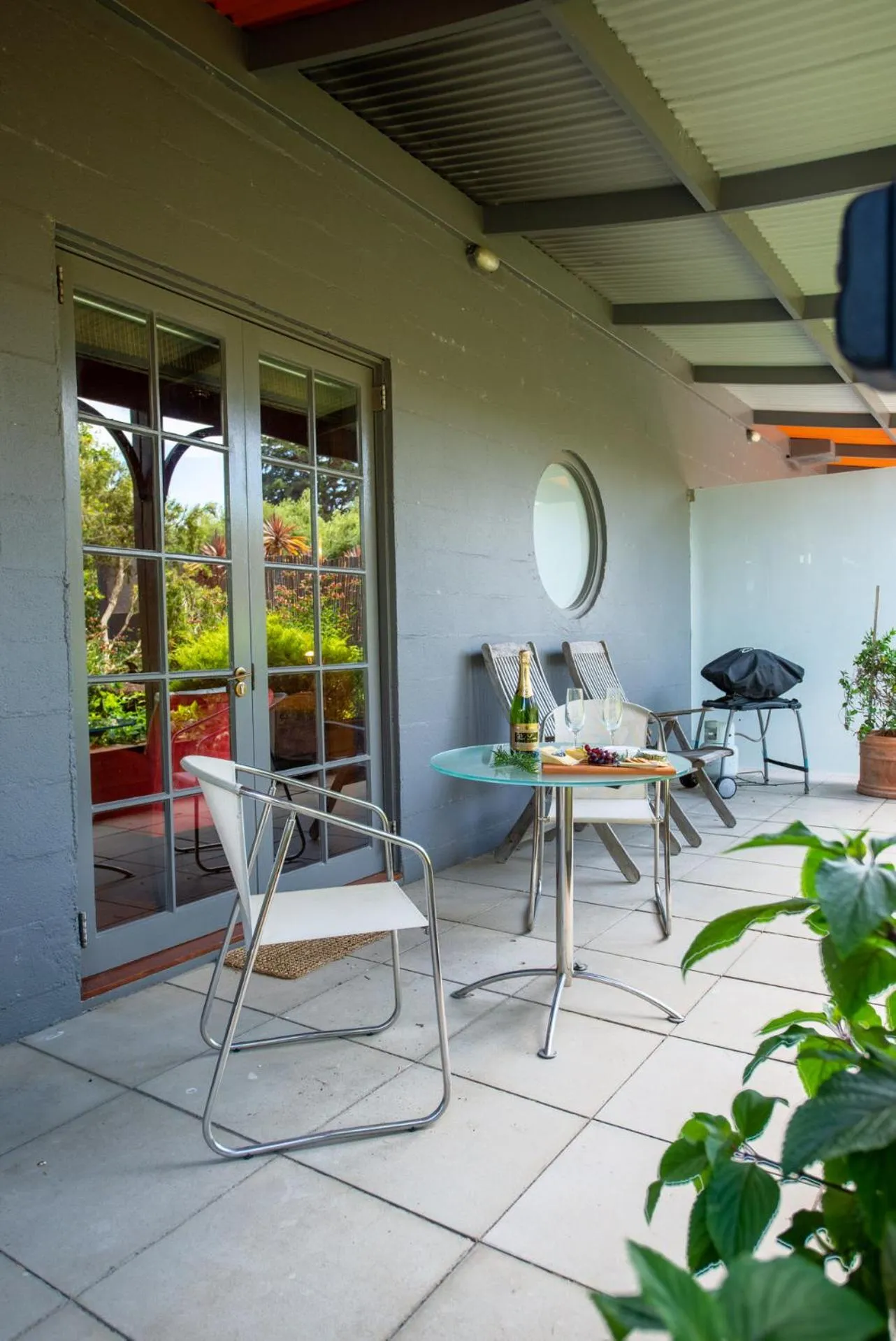 Patio in Rhyll Haven Luxury Getaway Apartments