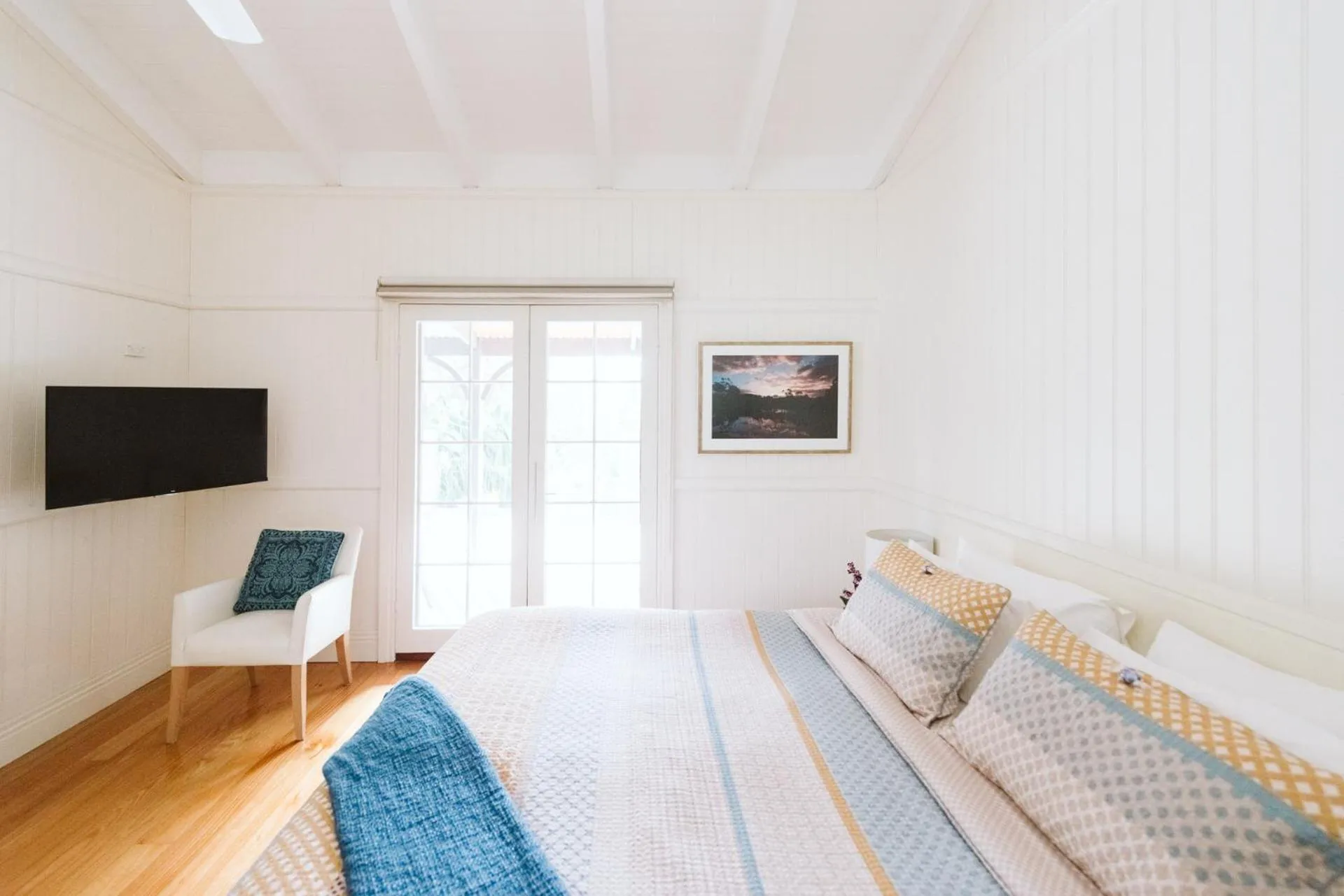 Bed in Rhyll Haven Luxury Getaway Apartments