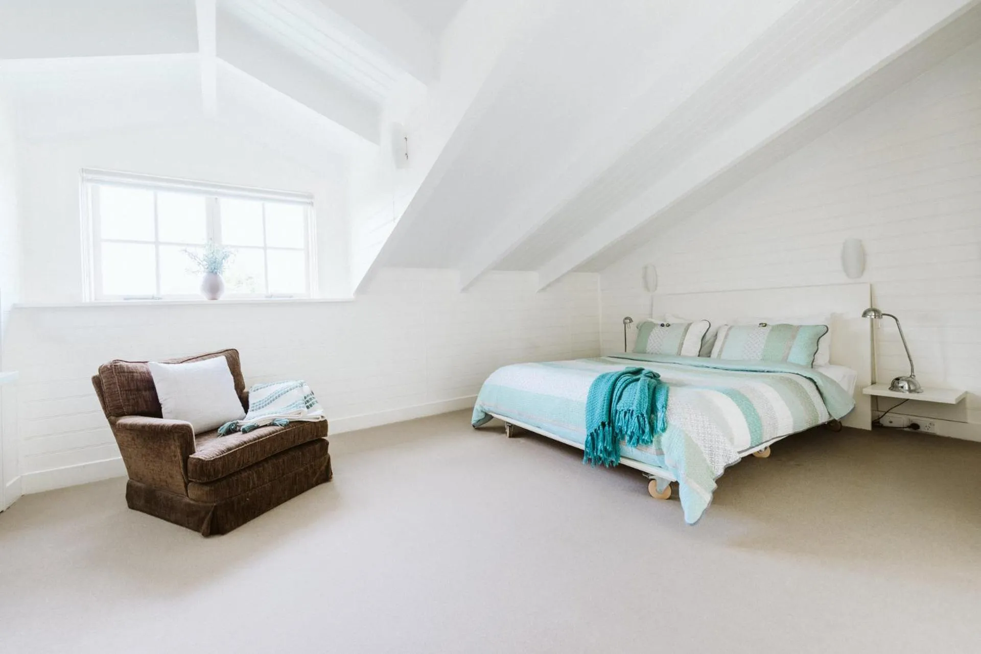 Bed in Rhyll Haven Luxury Getaway Apartments