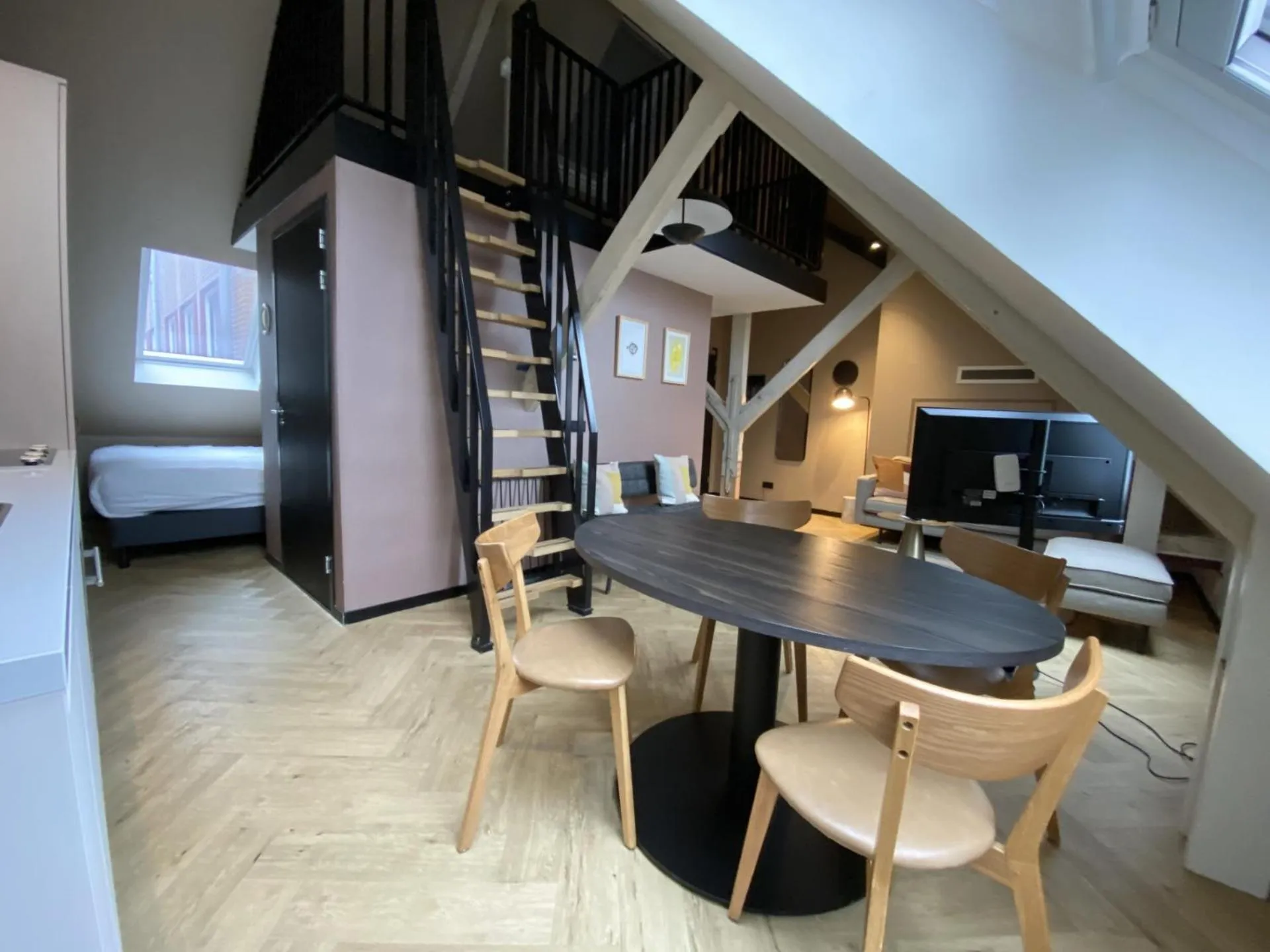 Photo of the whole room in Ocean House Scheveningen