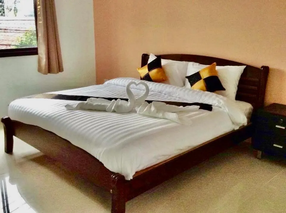 Bed in Maehaad Guesthouse