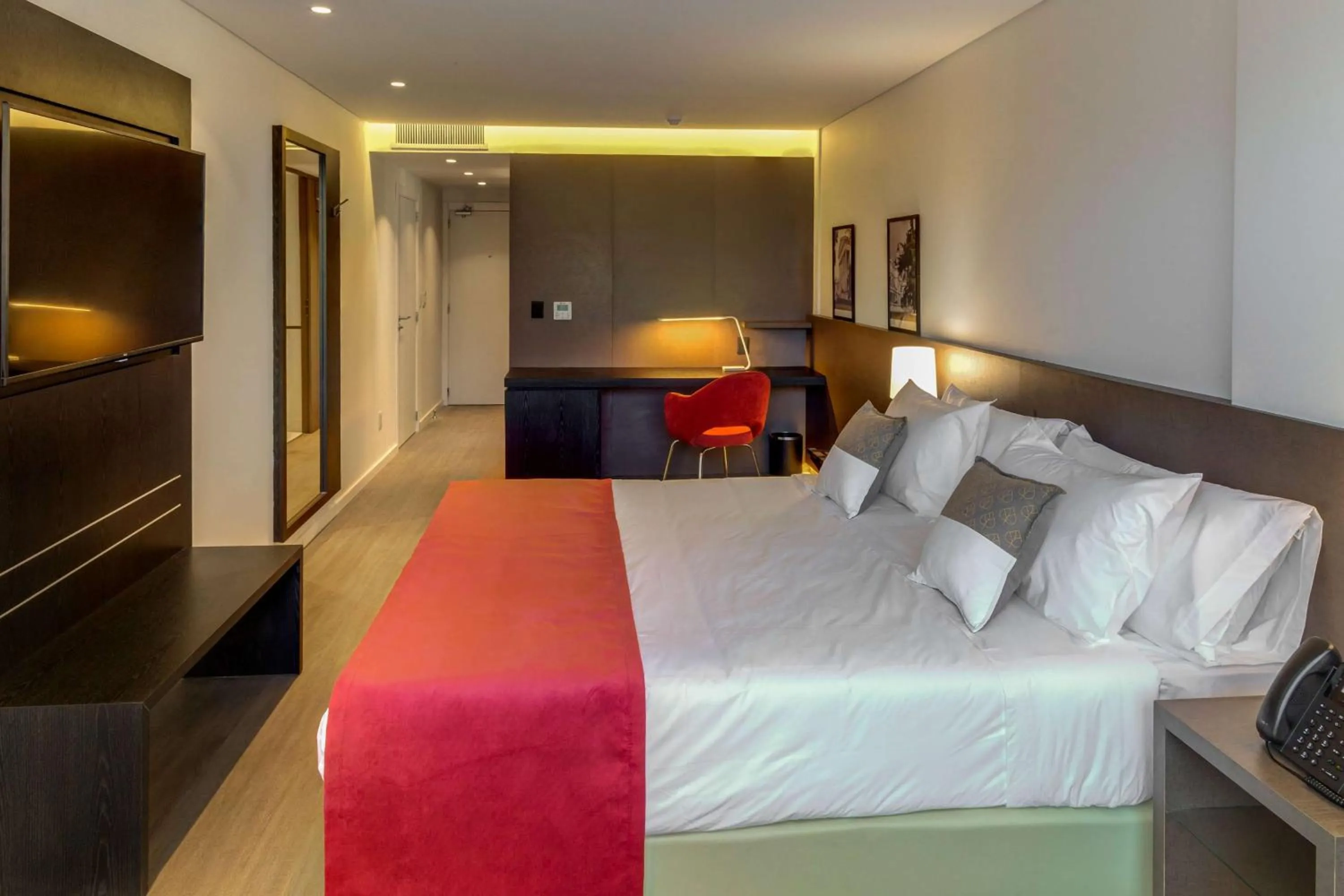 Photo of the whole room, Bed in Dazzler by Wyndham La Plata