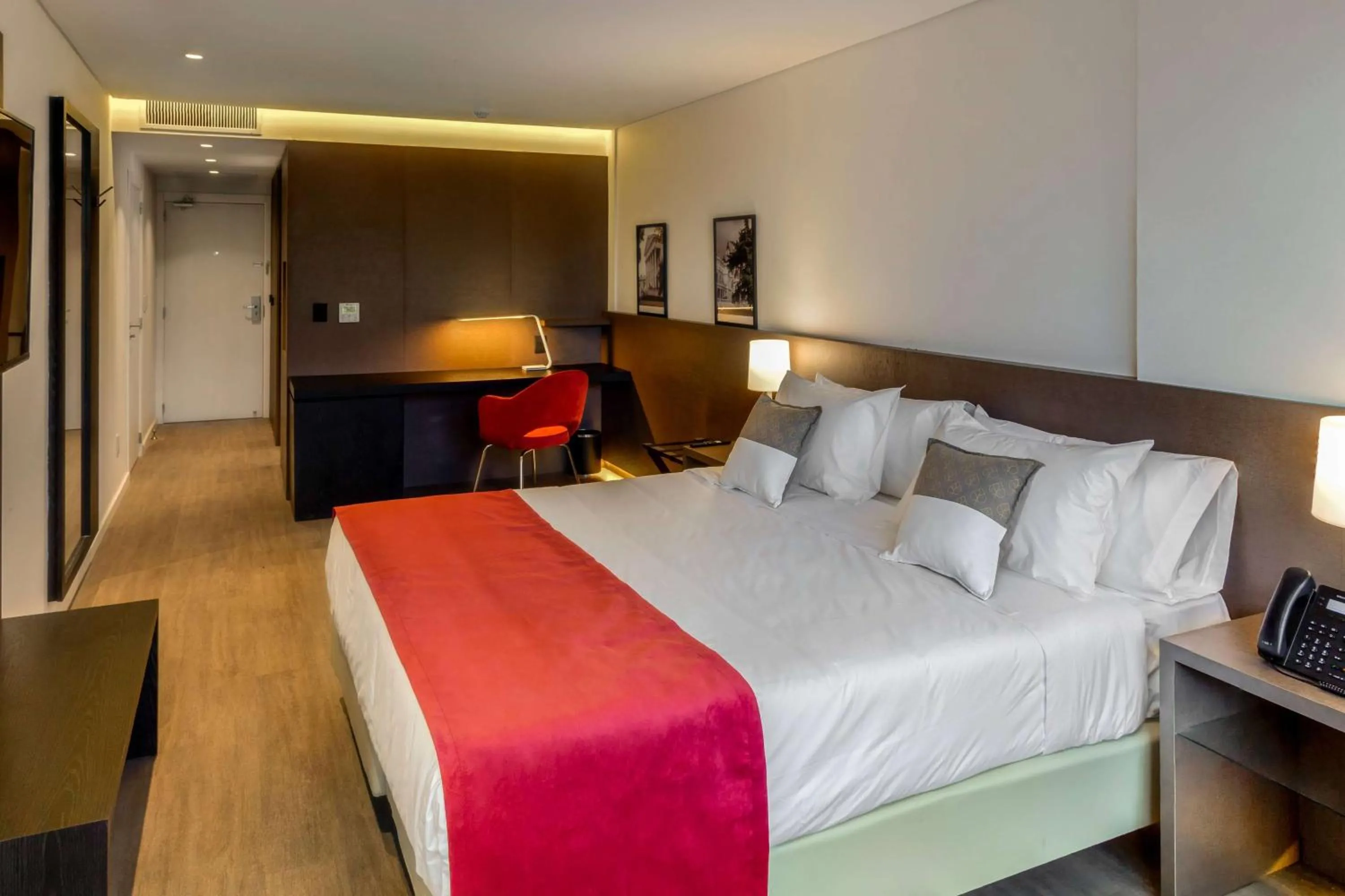 Photo of the whole room, Bed in Dazzler by Wyndham La Plata