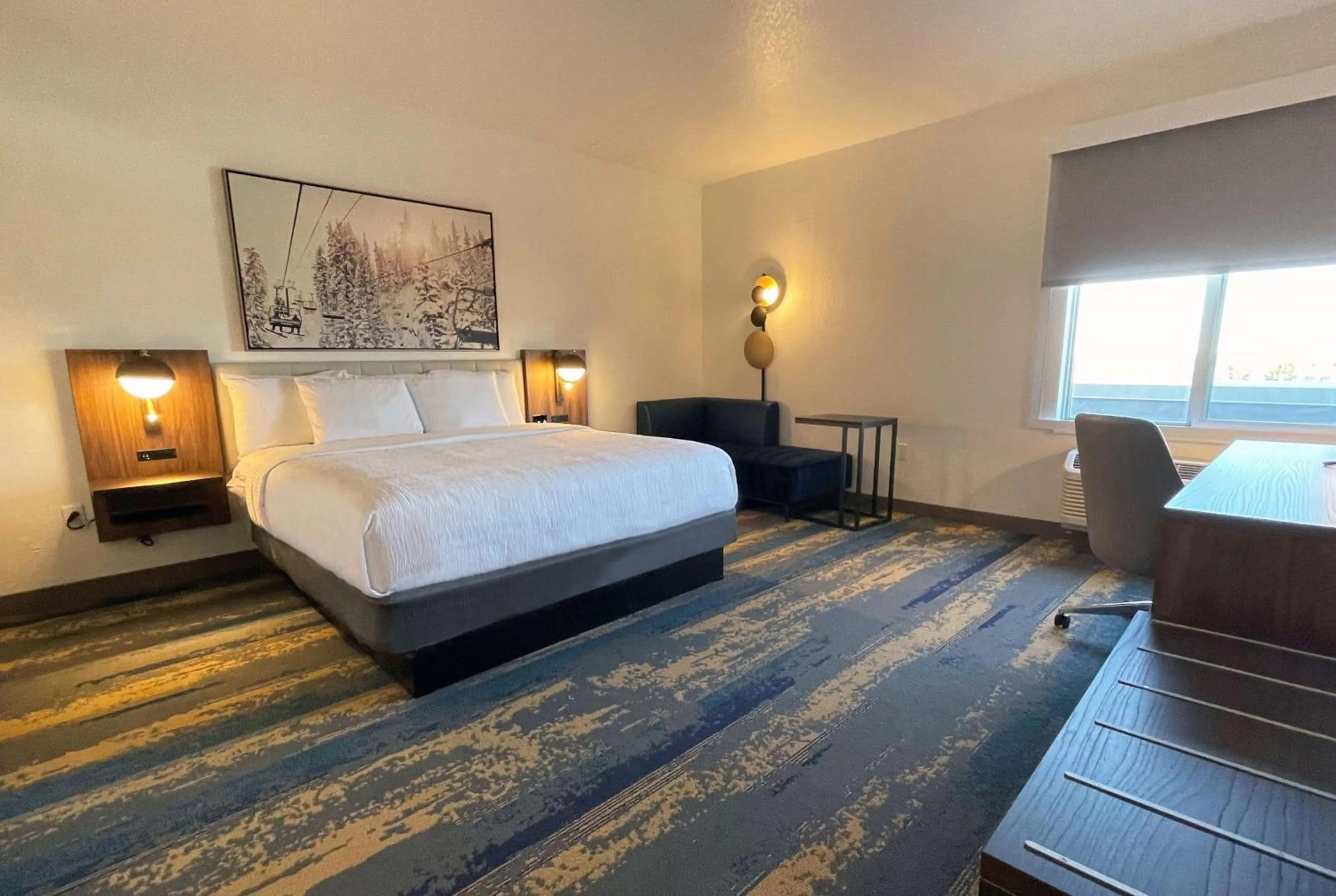 Photo of the whole room, Bed in La Quinta Inn & Suites by Wyndham Denver Parker