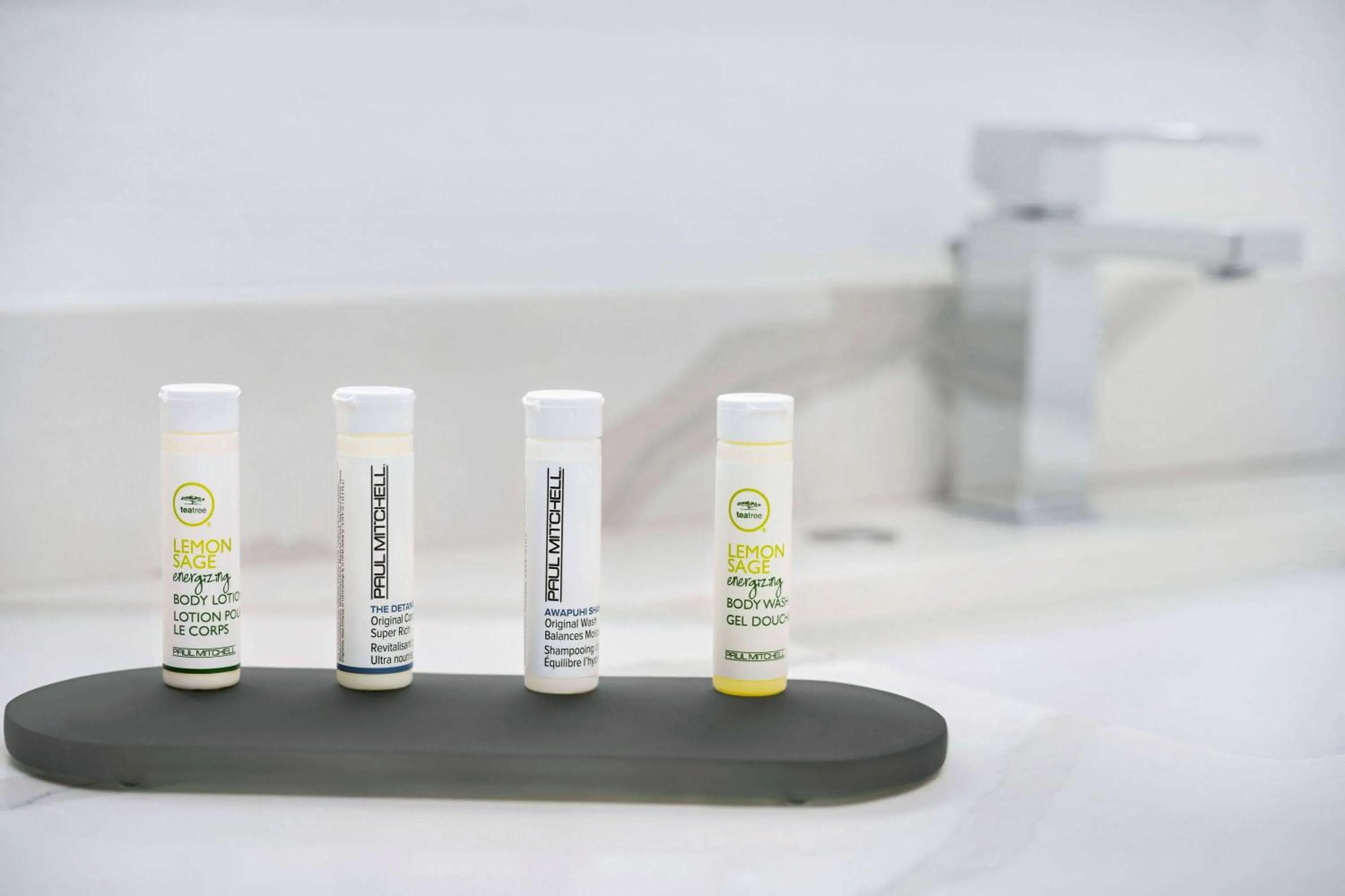 TV and multimedia in La Quinta Inn & Suites by Wyndham Denver Parker