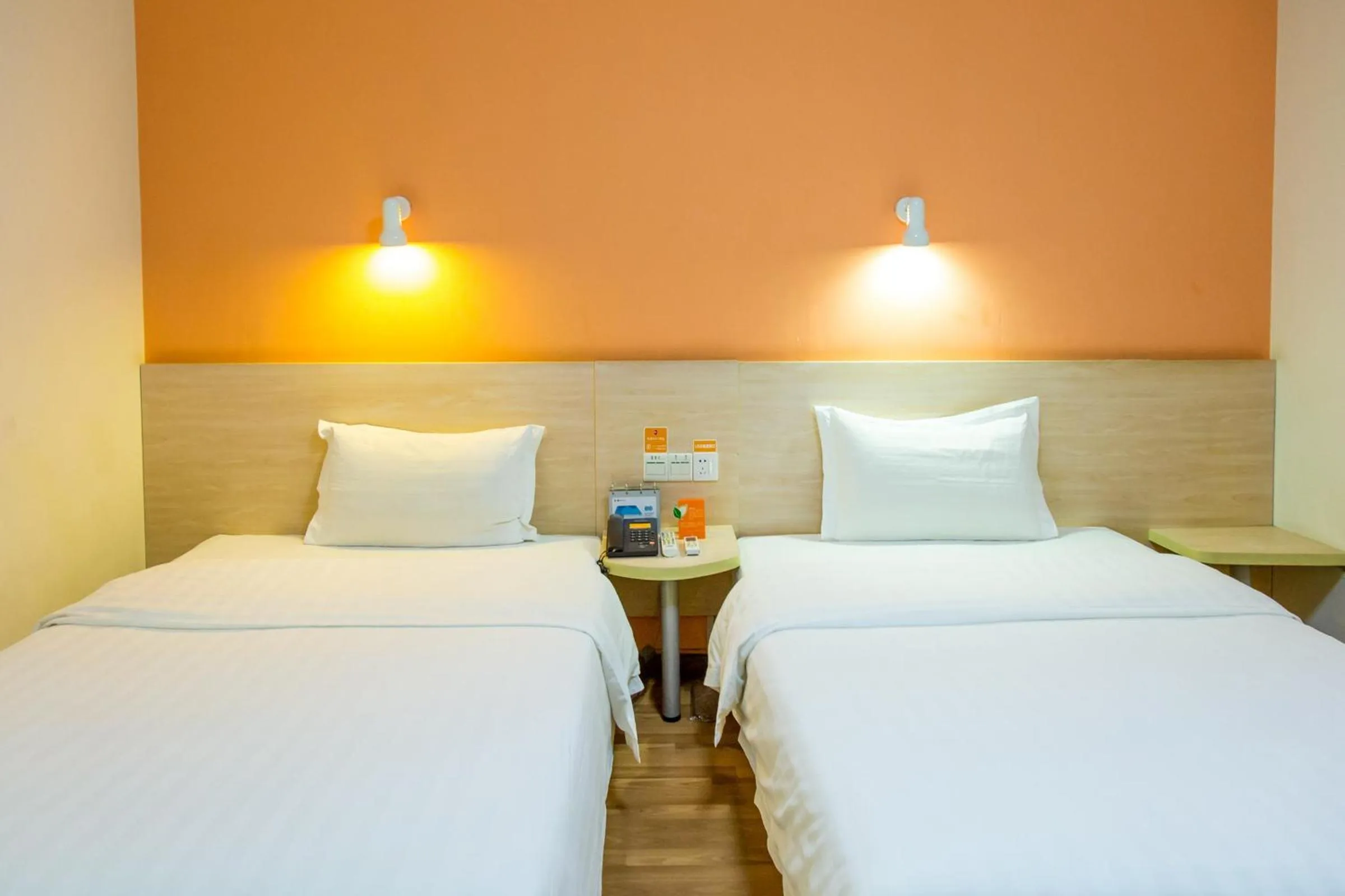 Bed in 7Days Premium Guangzhou Kecun Subway Station