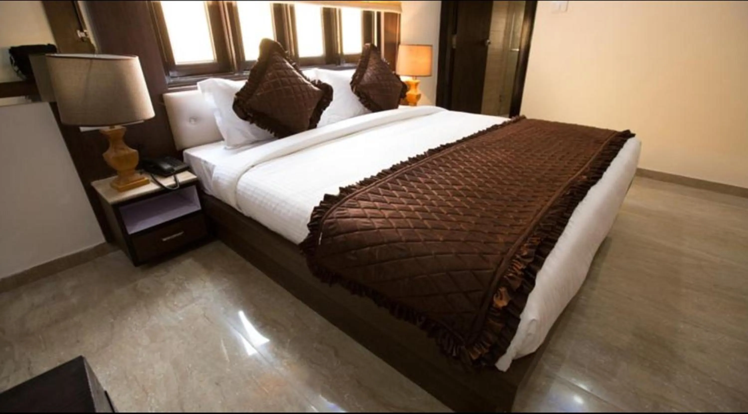 Bed in Hotel Mahadev Villa