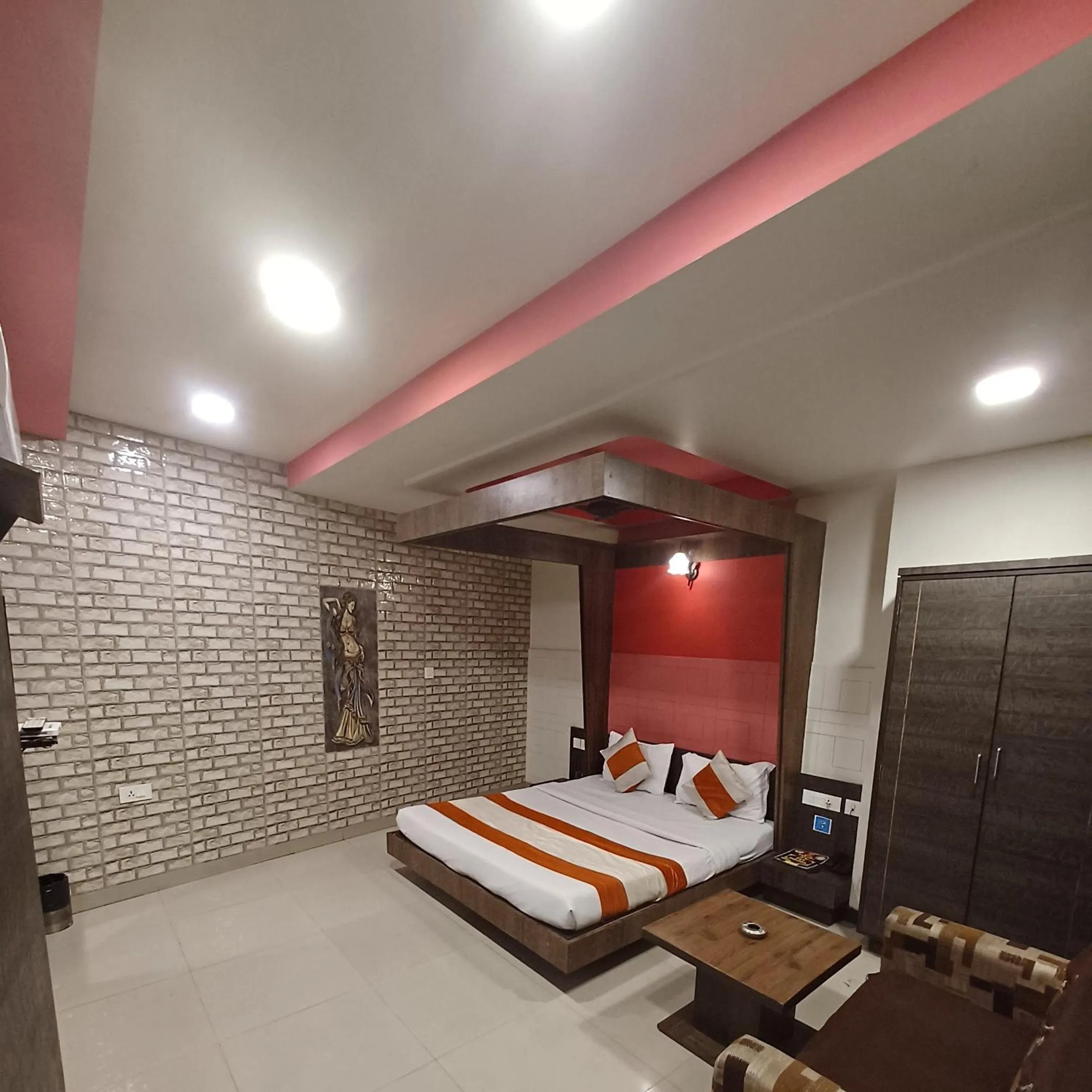 Bed in Hotel Mahadev Villa