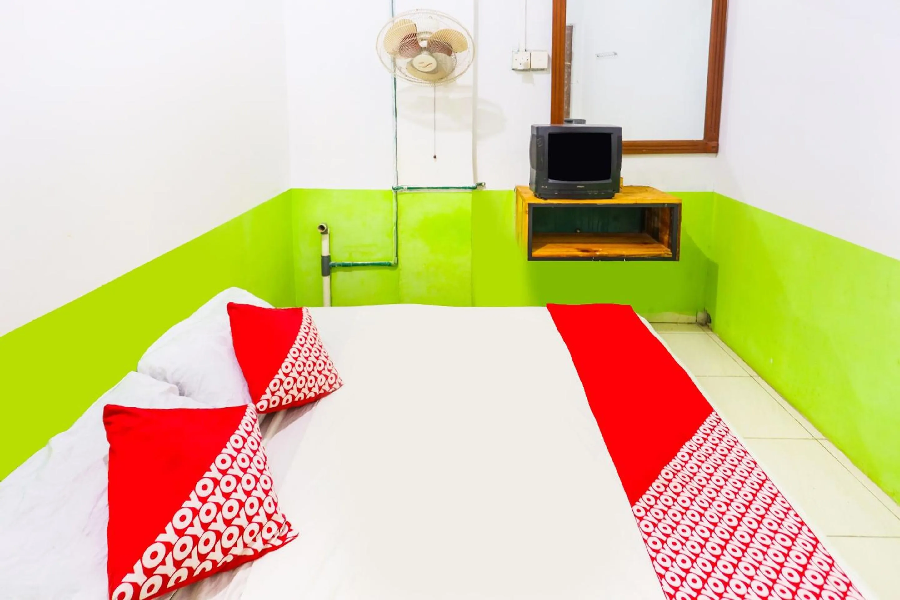 Bedroom, Bed in Hotel O Wr House Syariah BatamNearEast Coast Park