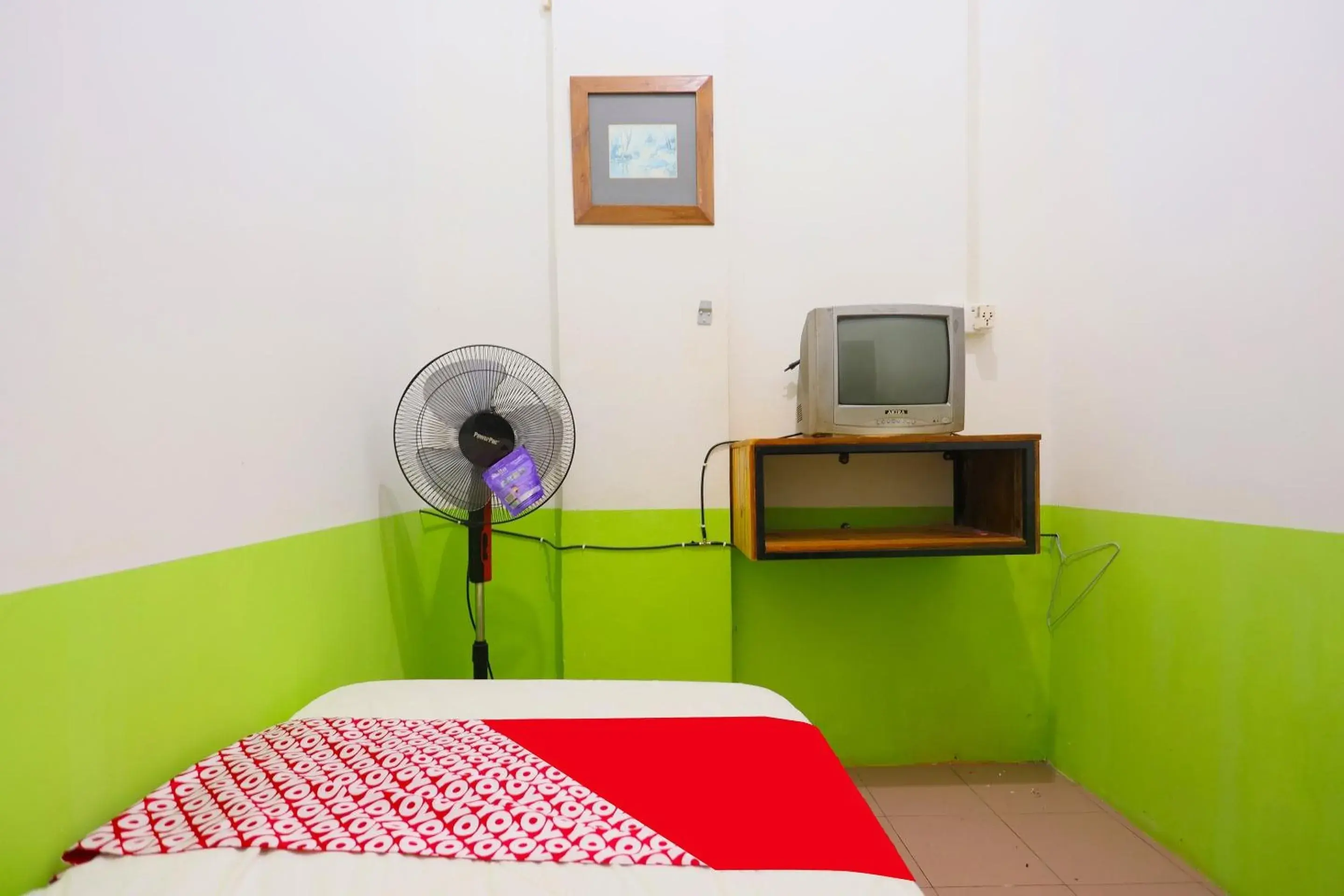 Bedroom in Hotel O Kartika Guest House SyariahNearPantai Stres Bedroom in Hotel O Kartika Guest House SyariahNearPantai Stres