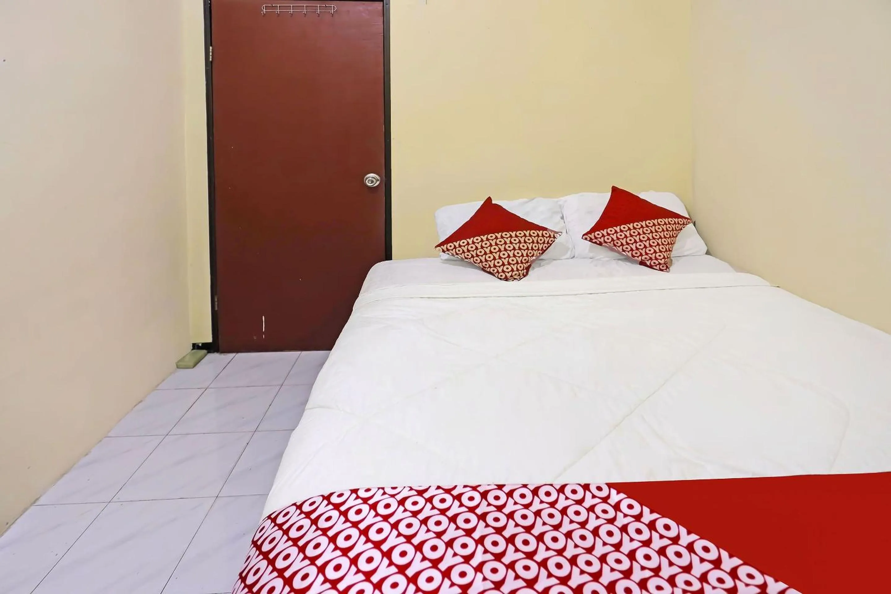 Bedroom, Bed in Hotel O Kartika Guest House SyariahNearPantai Stres