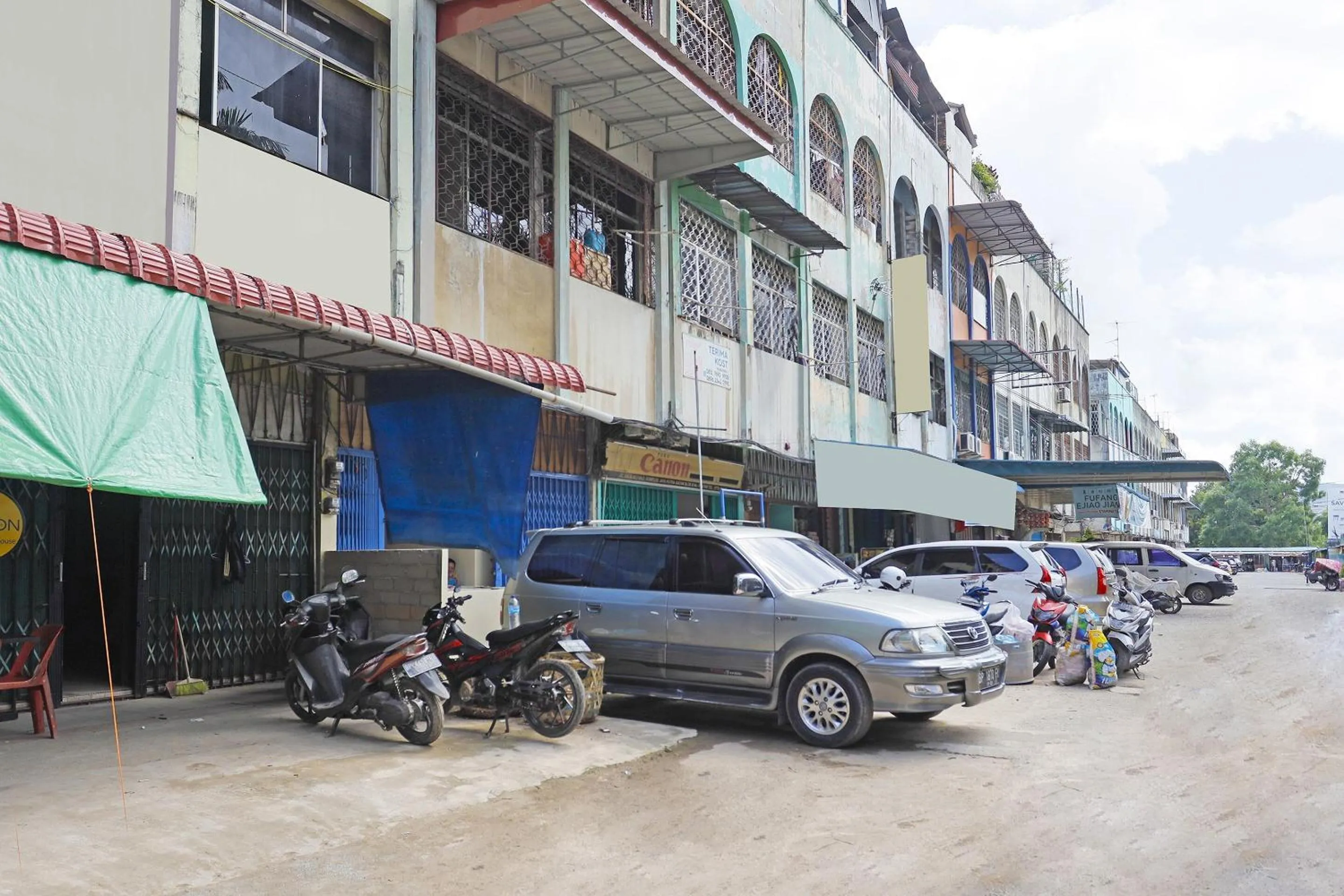 Facade/entrance in Hotel O Kartika Guest House SyariahNearPantai Stres