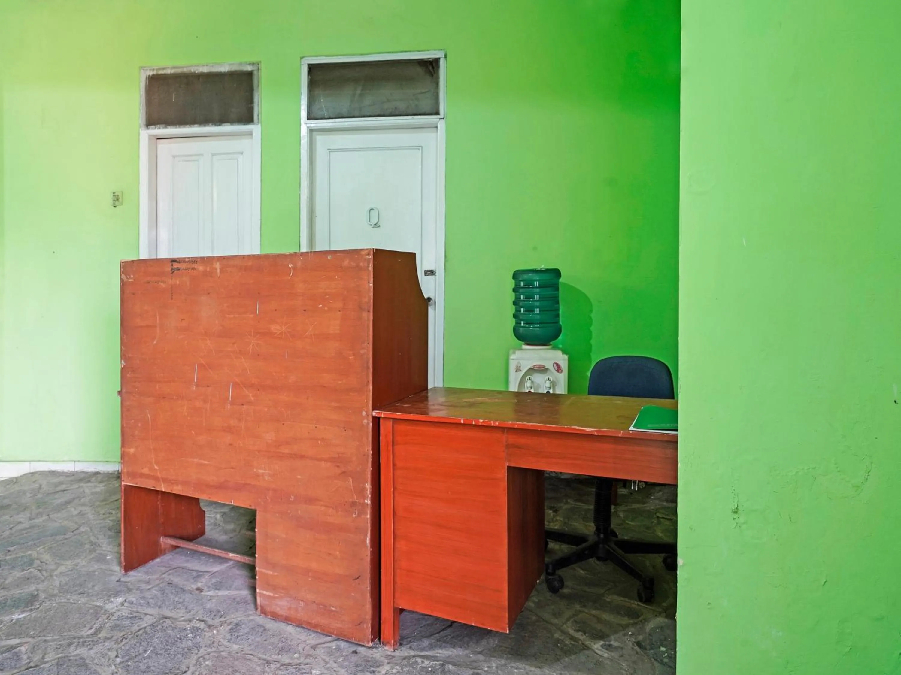 Lobby or reception in SPOT ON 91325 Pondok Hijau Guest House Syariah