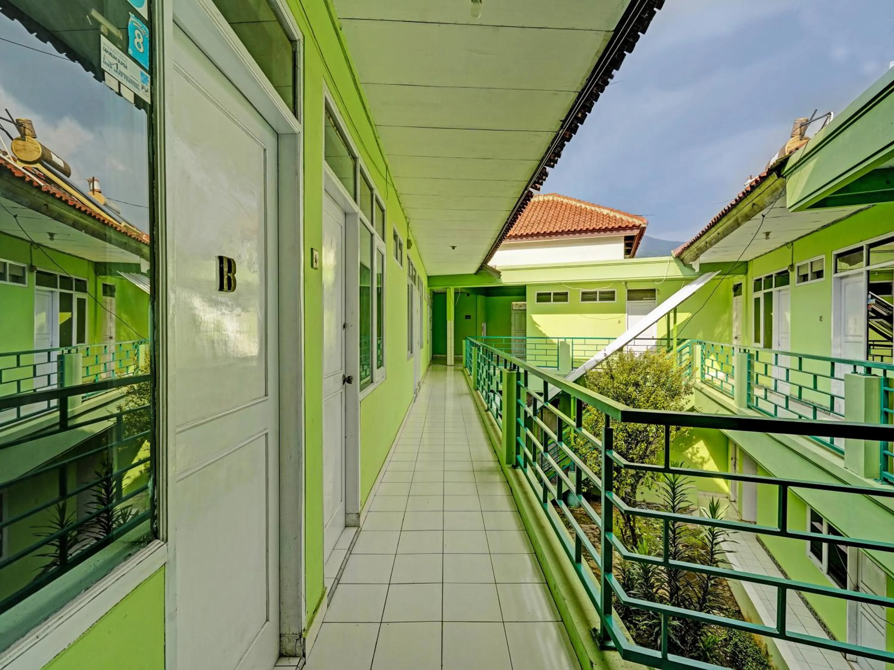 Balcony/Terrace in SPOT ON 91325 Pondok Hijau Guest House Syariah