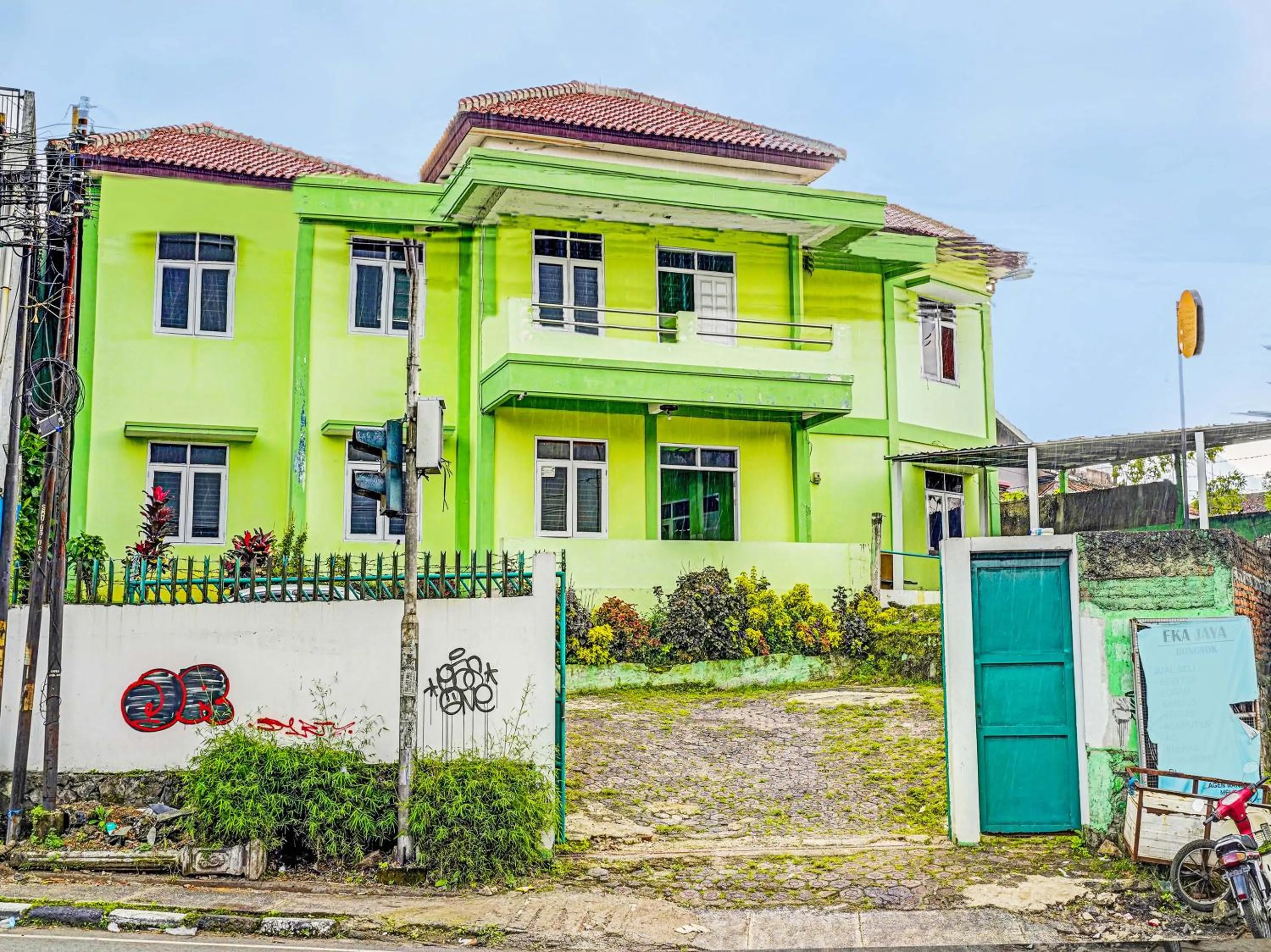 Property building in SPOT ON 91325 Pondok Hijau Guest House Syariah