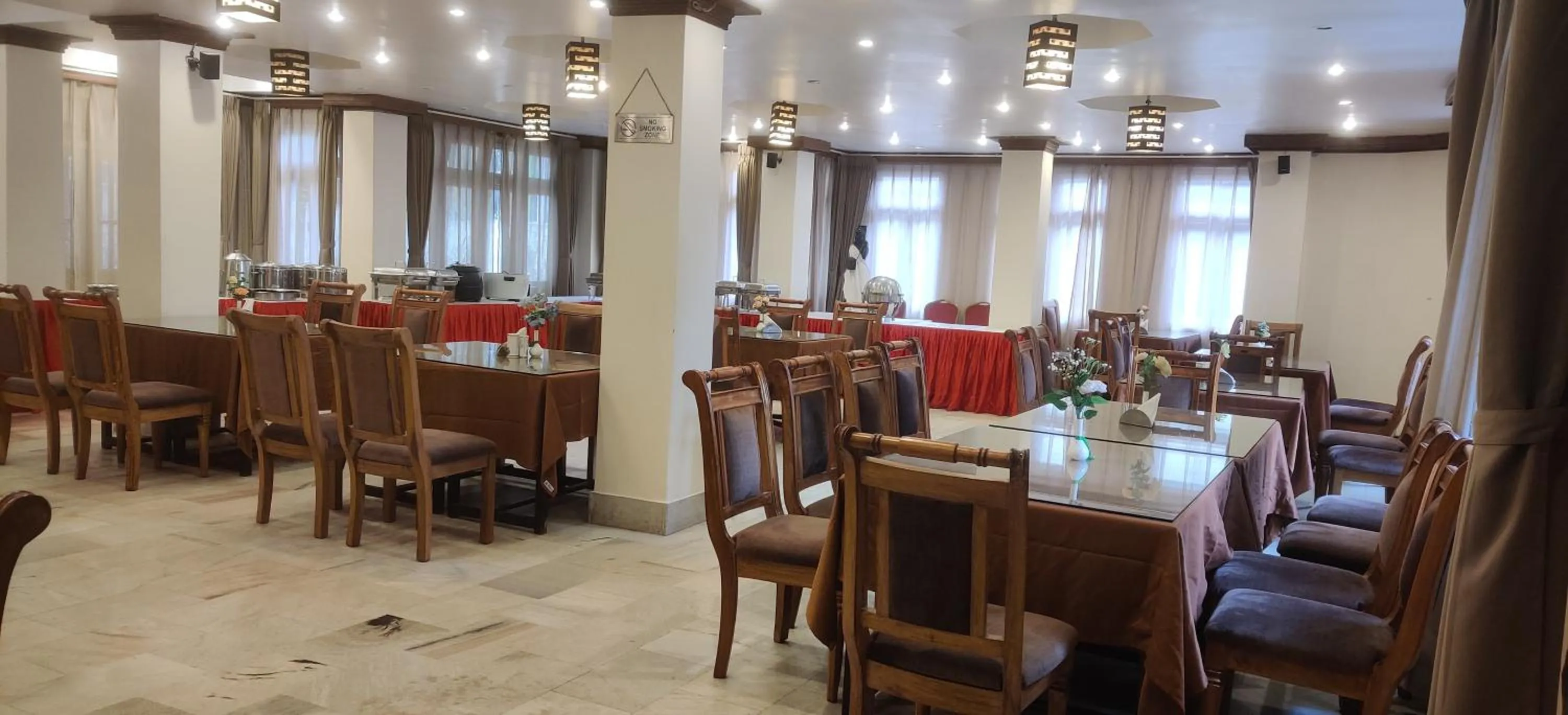 Restaurant/places to eat in HOTEL RENDEZVOUS