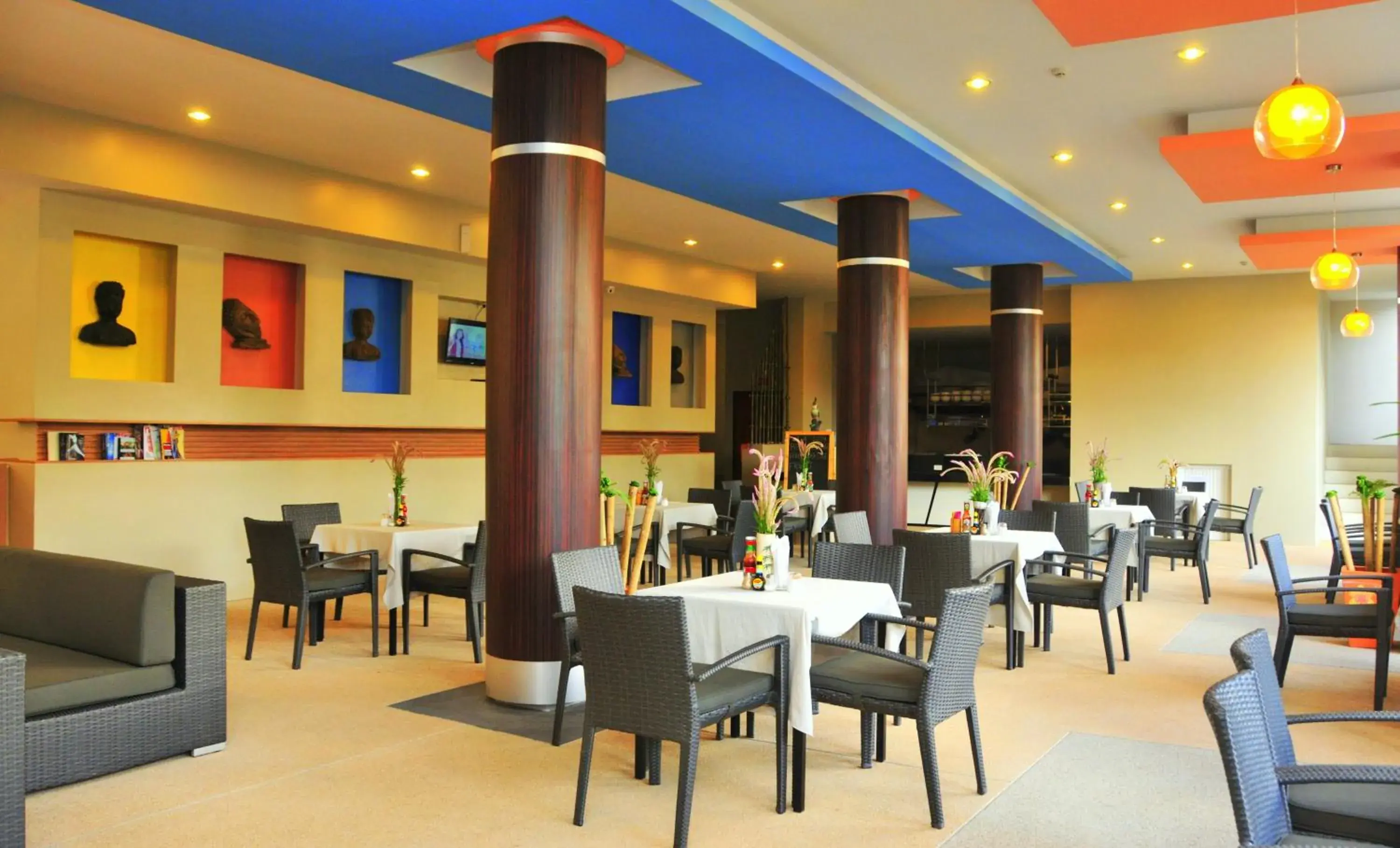 Restaurant/places to eat in AM Surin Place - SHA Extra Plus Restaurant/places to eat in AM Surin Place - SHA Extra Plus