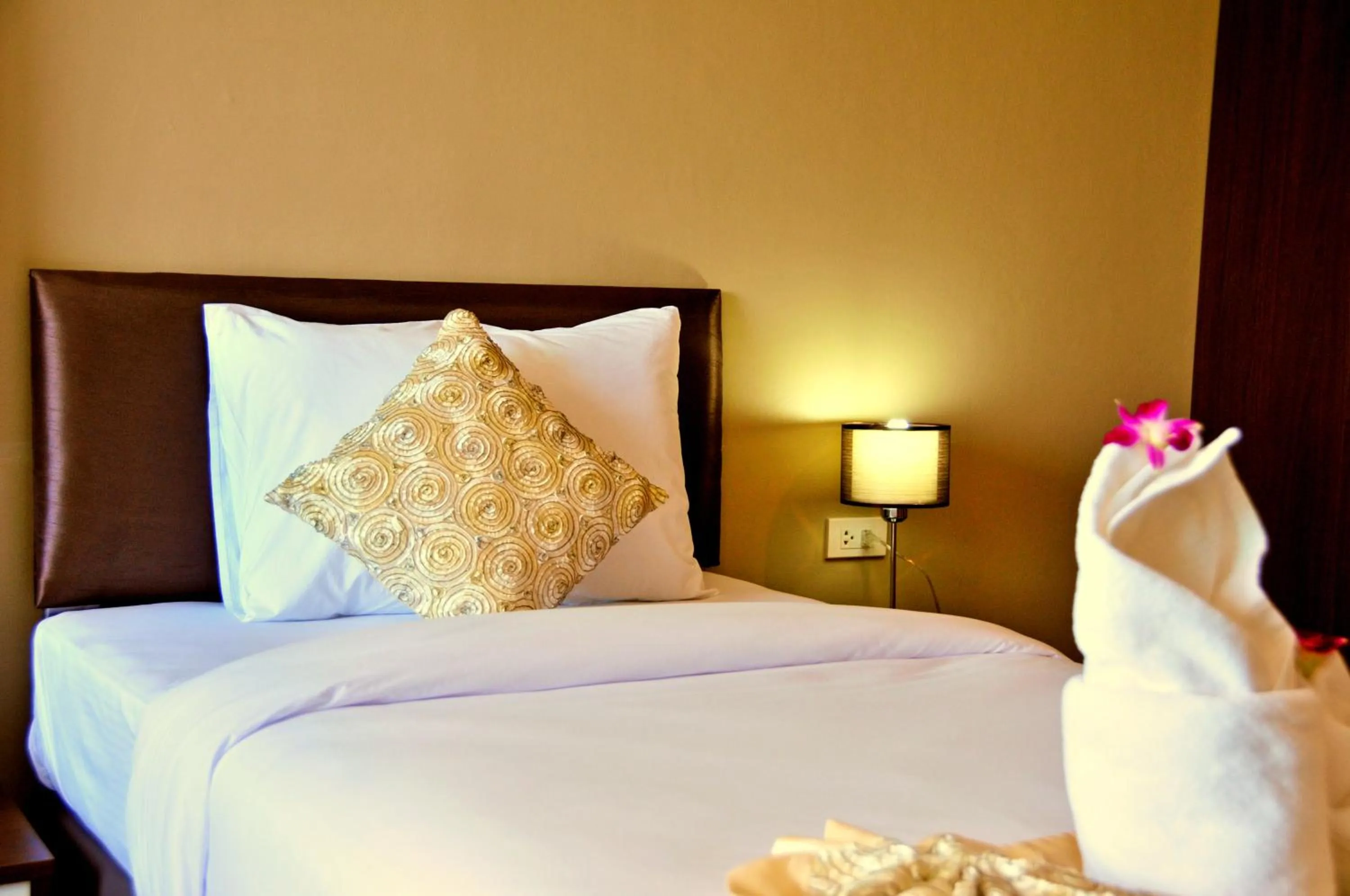 Bed in AM Surin Place - SHA Extra Plus