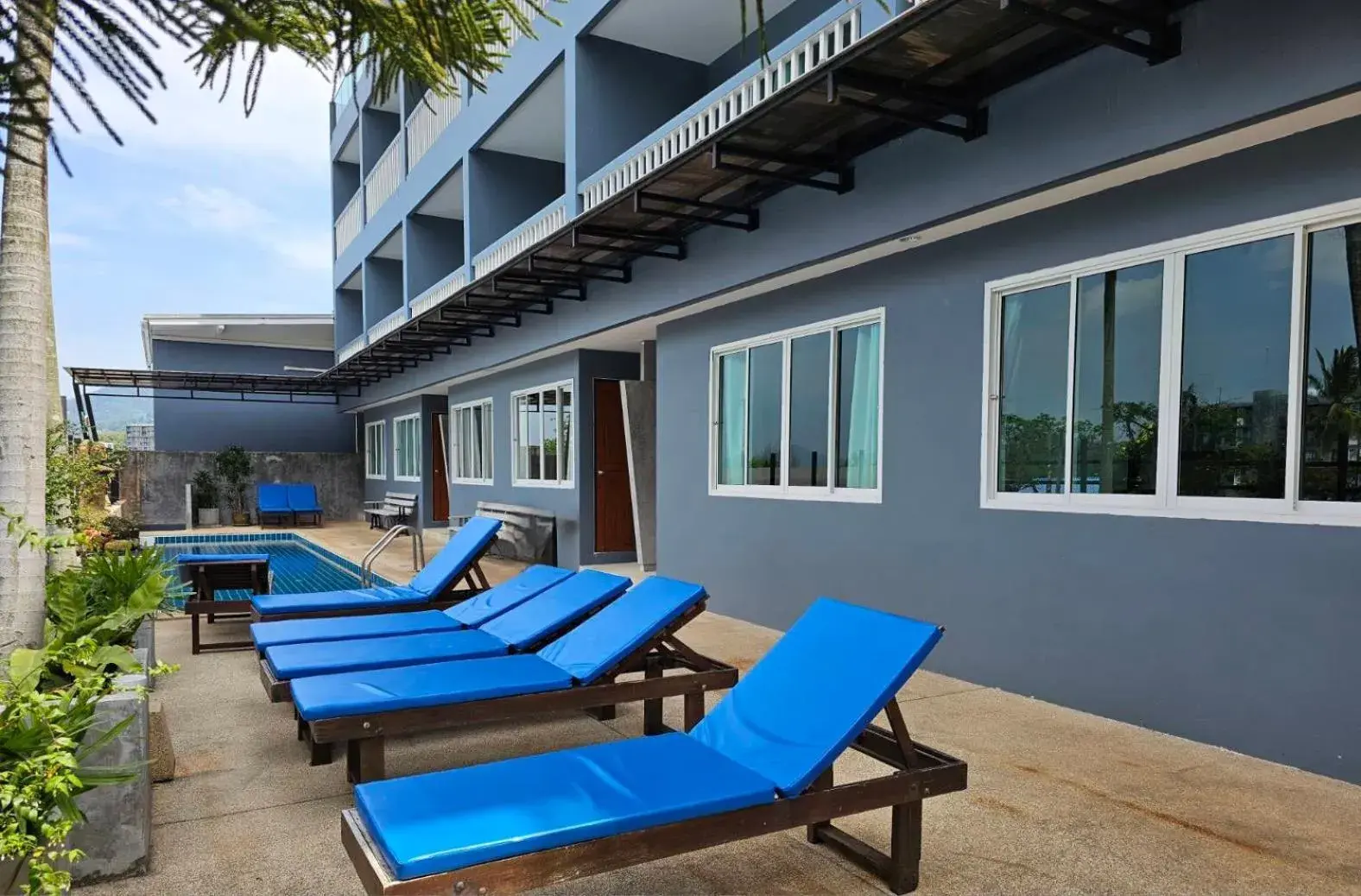 Swimming pool in AM Surin Place - SHA Extra Plus Swimming pool in AM Surin Place - SHA Extra Plus