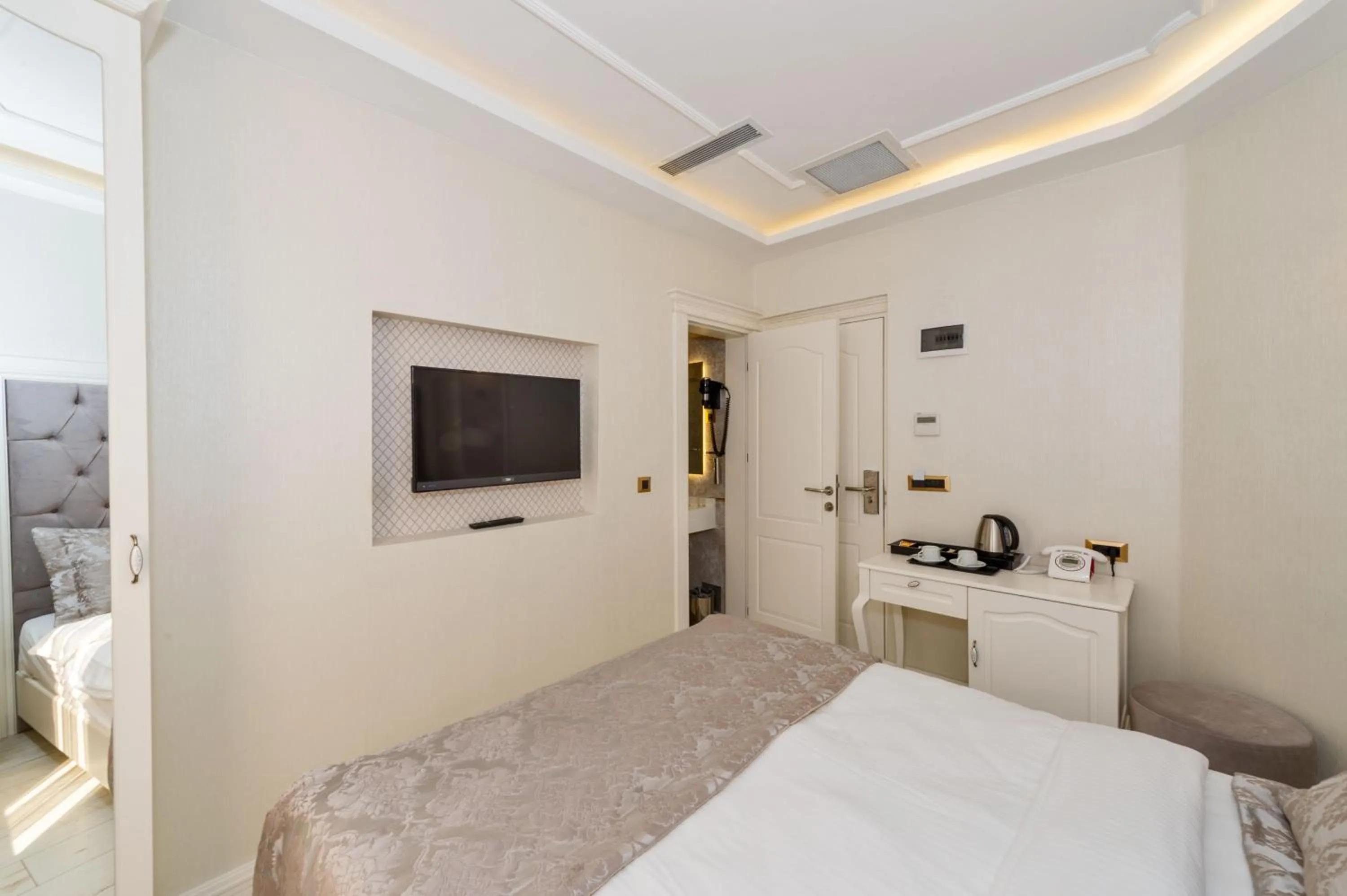 Bedroom, Bed in Zeynep Sultan Hotel