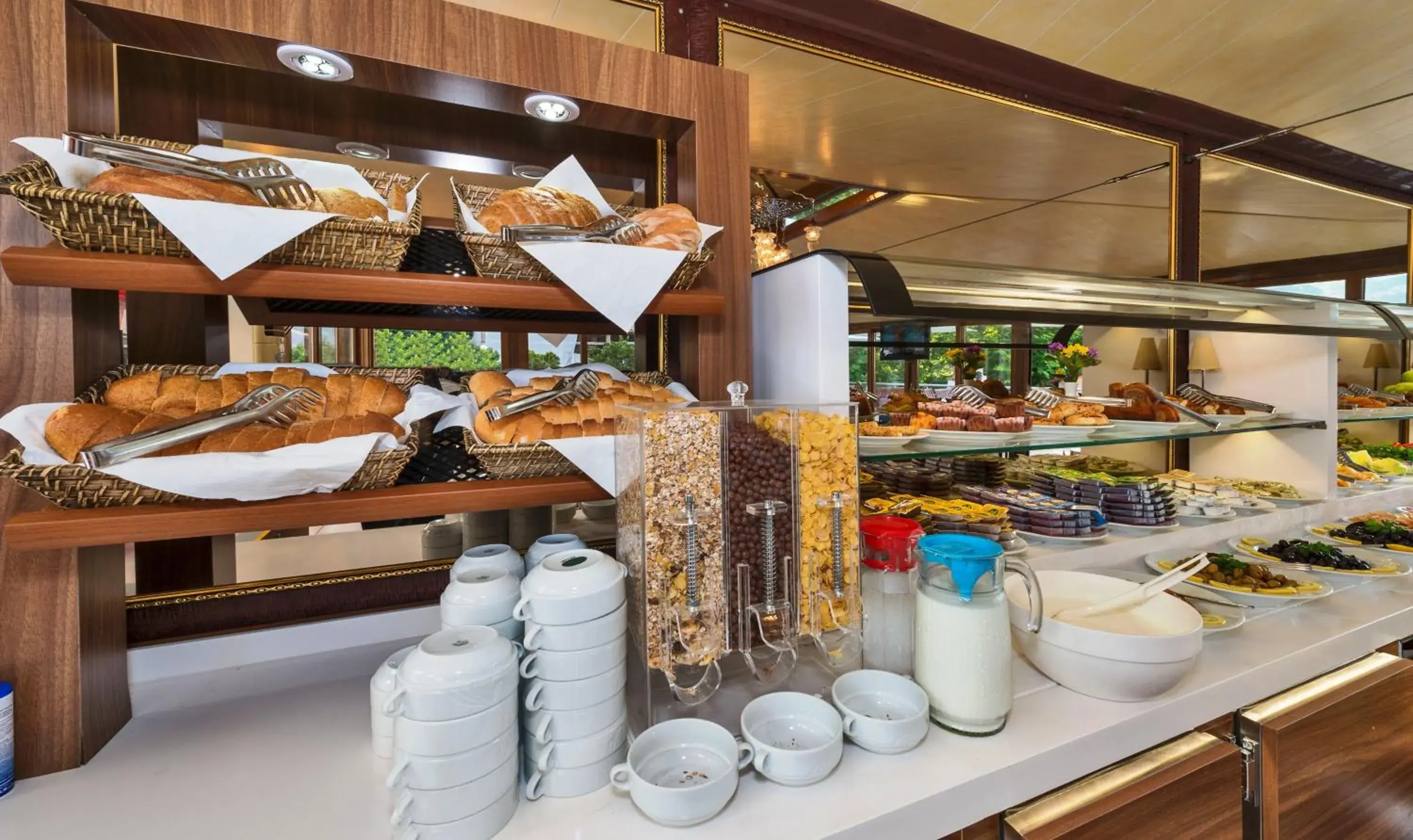 Food and drinks in Zeynep Sultan Hotel Food and drinks in Zeynep Sultan Hotel