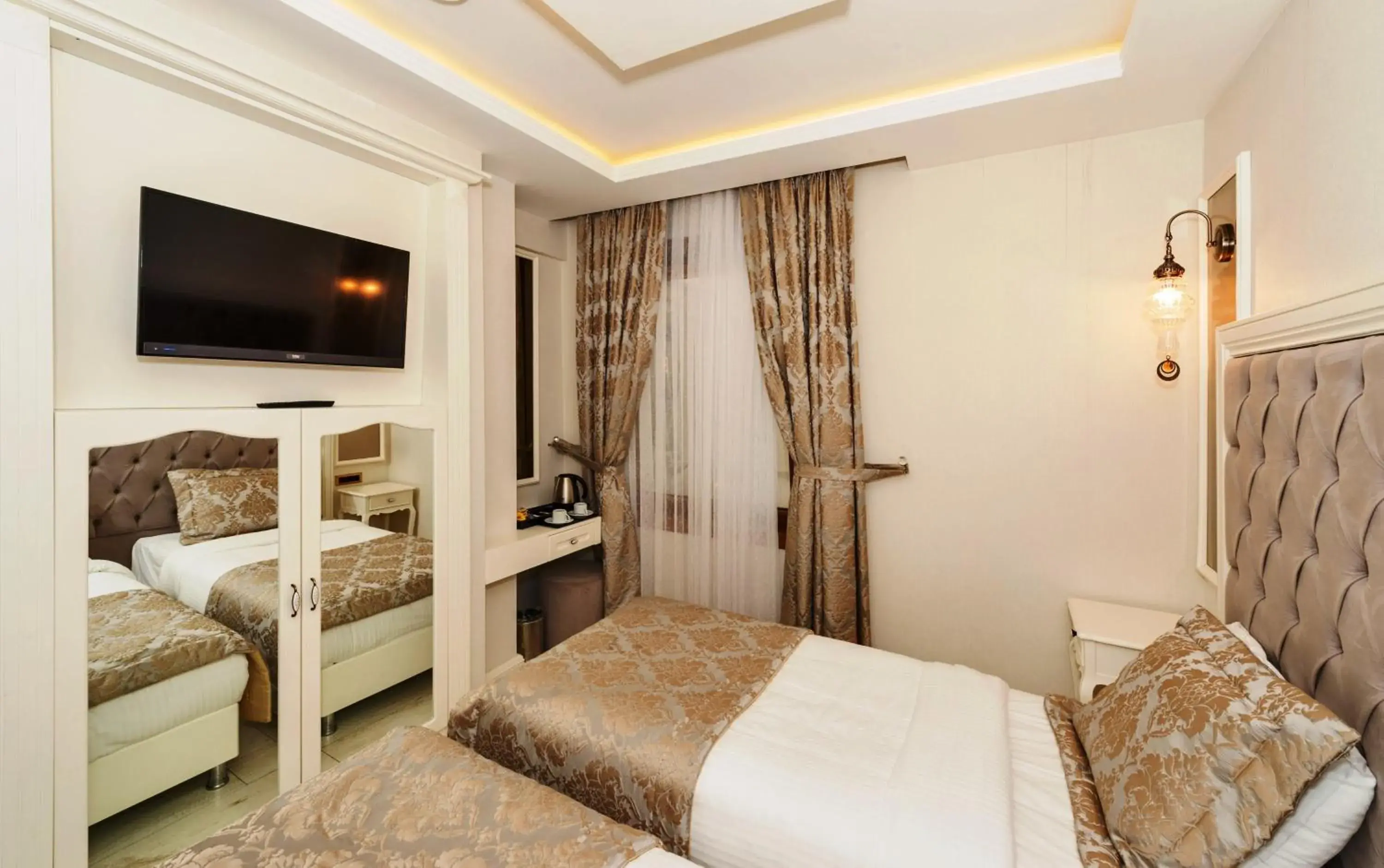 Photo of the whole room, Bed in Zeynep Sultan Hotel Photo of the whole room, Bed in Zeynep Sultan Hotel