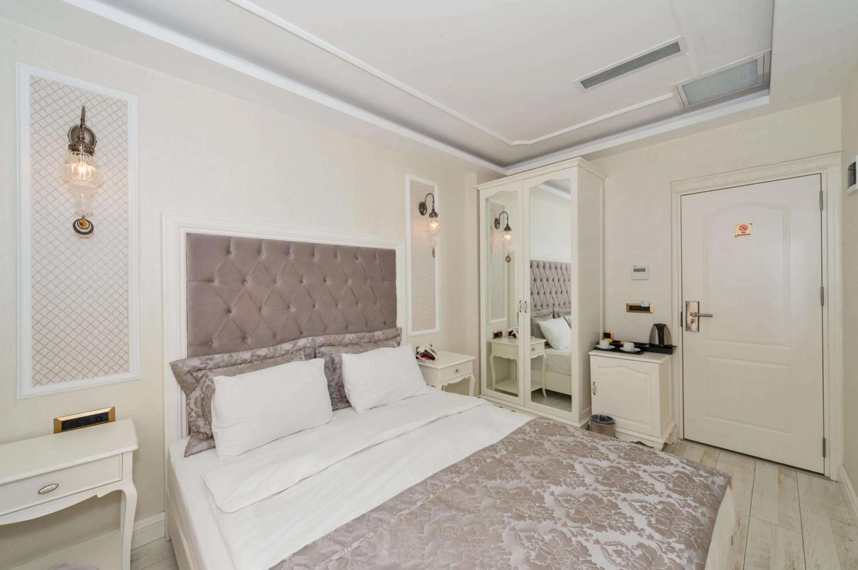 Bedroom, Bed in Zeynep Sultan Hotel