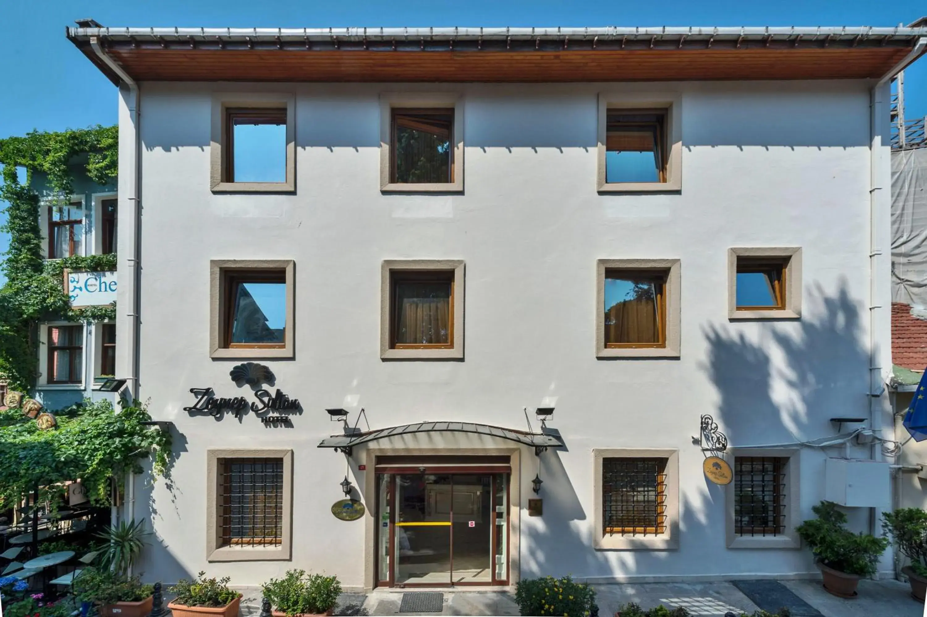 Property building in Zeynep Sultan Hotel Property building in Zeynep Sultan Hotel