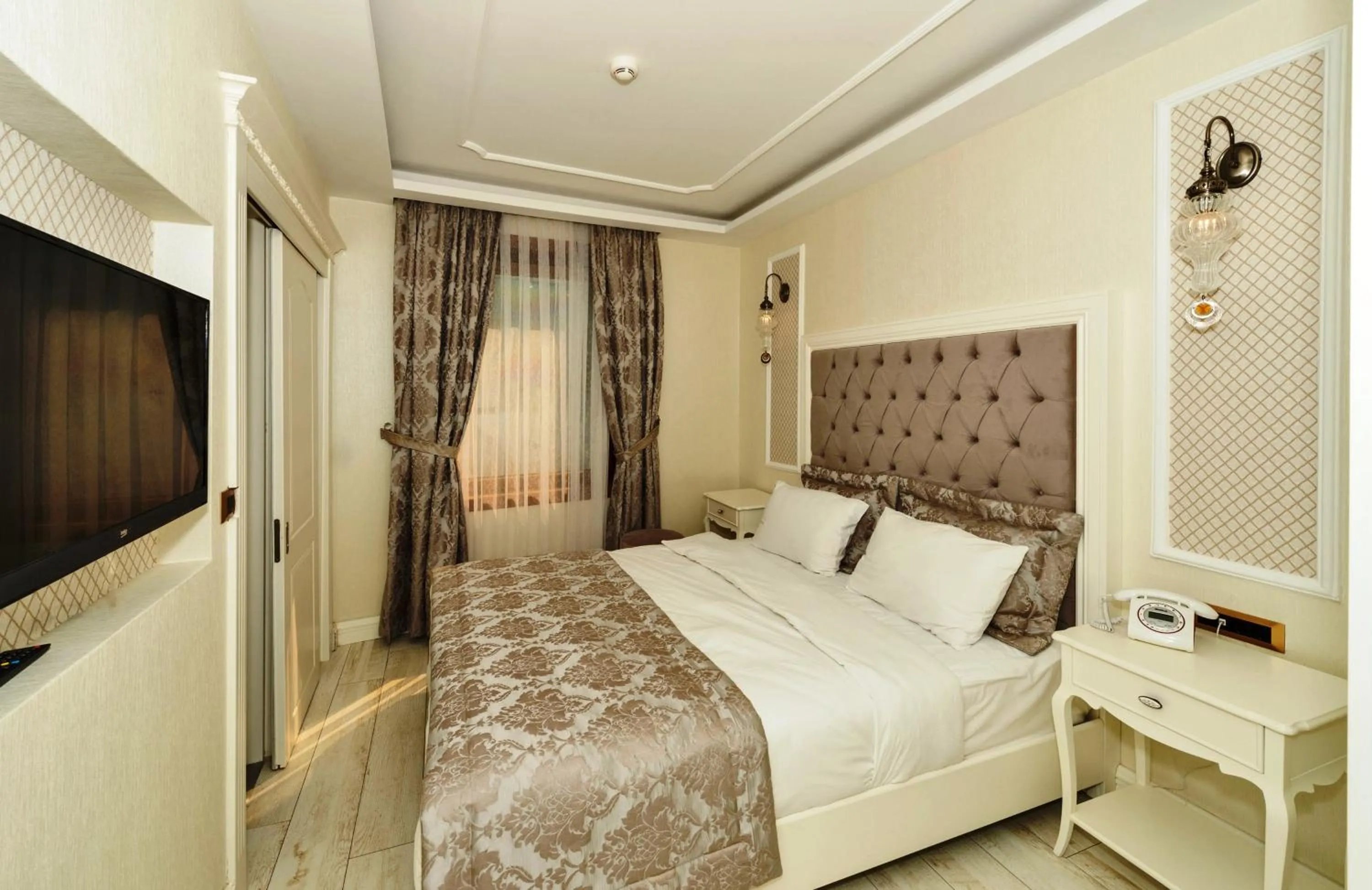 Bedroom, Bed in Zeynep Sultan Hotel